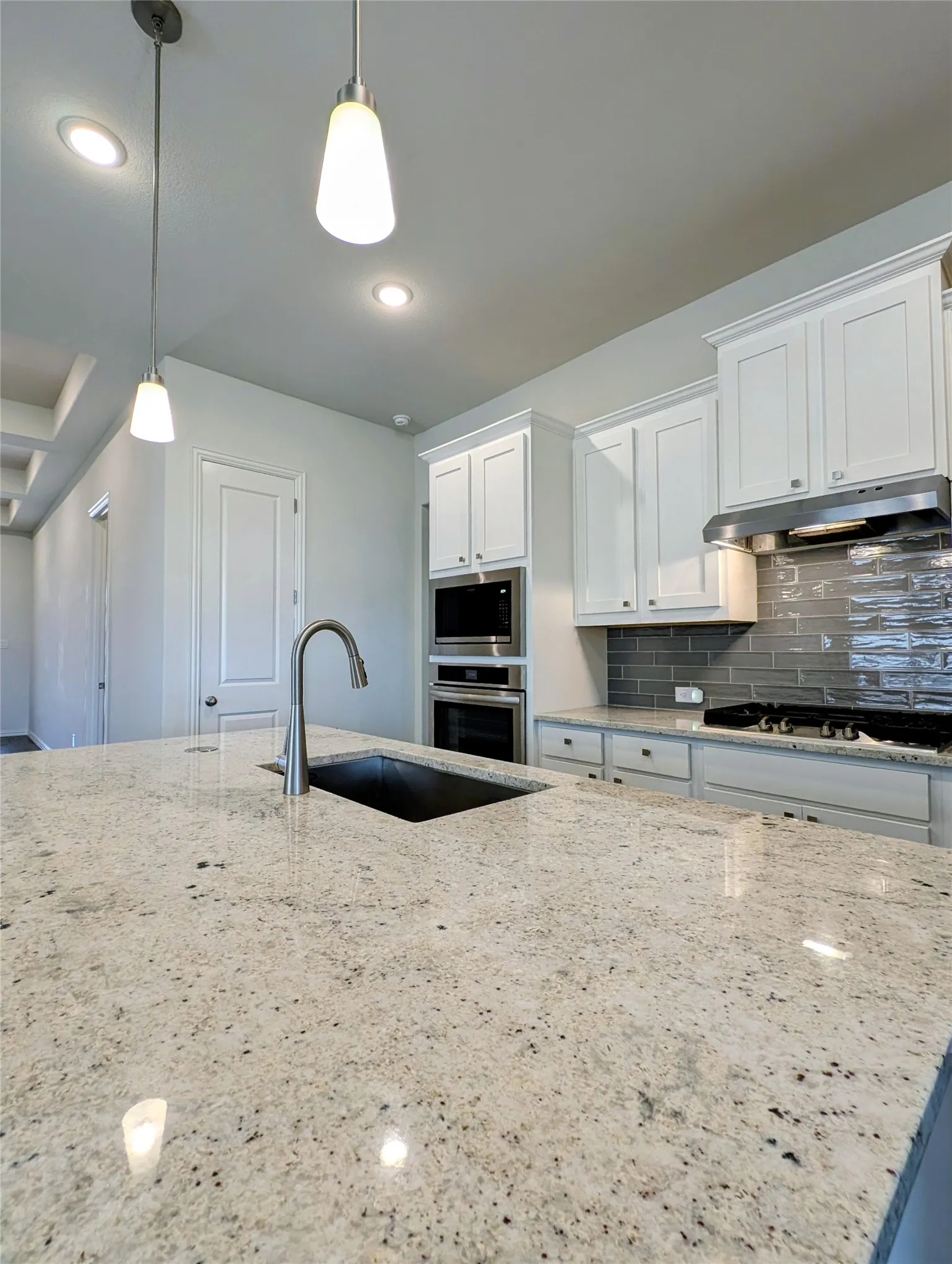 Single Family Residence For Sale in Ellis County , 3934 Timberview Street, Midlothian, Texas 76065, 5 Bedroom, 3 Bathroom, 2 Garage spaces, 2,151 Sqft, built in 2024, mls#21308350, Real Estate Agent in Midlothian, Homes For Sale in Ellis county, Homes For Sale in Midlothian, Realtor in Midlothian Texas, Real Estate Brokerage Independent Realty Texas, Luminita Cordes Realtor