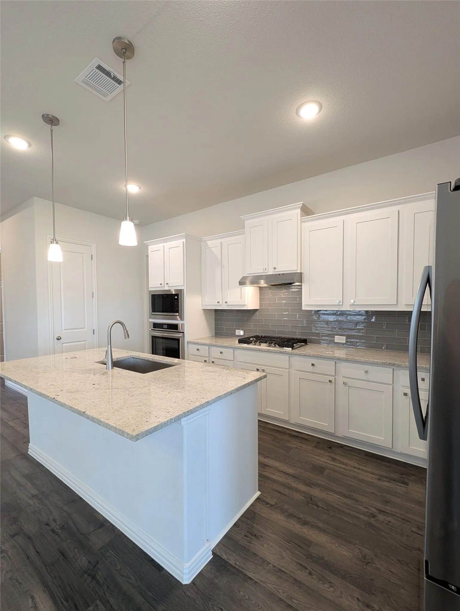 Single Family Residence For Sale in Ellis County , 3934 Timberview Street, Midlothian, Texas 76065, 5 Bedroom, 3 Bathroom, 2 Garage spaces, 2,151 Sqft, built in 2024, mls#21308350, Real Estate Agent in Midlothian, Homes For Sale in Ellis county, Homes For Sale in Midlothian, Realtor in Midlothian Texas, Real Estate Brokerage Independent Realty Texas, Luminita Cordes Realtor