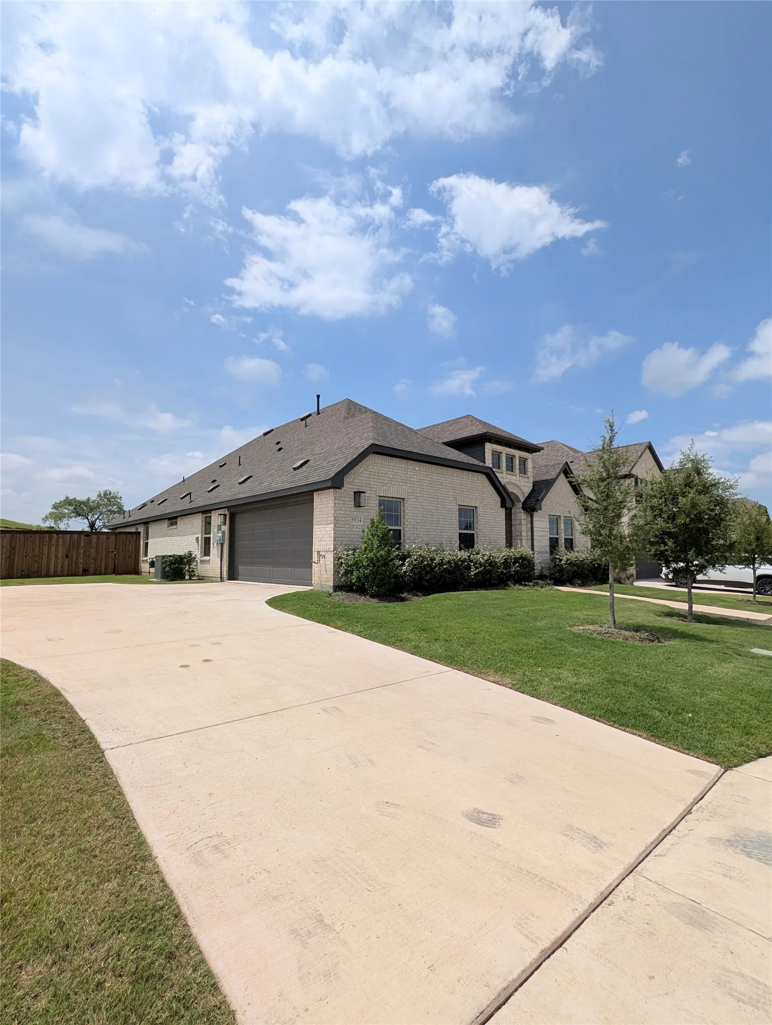 Single Family Residence For Sale in Ellis County , 3934 Timberview Street, Midlothian, Texas 76065, 5 Bedroom, 3 Bathroom, 2 Garage spaces, 2,151 Sqft, built in 2024, mls#21308350, Real Estate Agent in Midlothian, Homes For Sale in Ellis county, Homes For Sale in Midlothian, Realtor in Midlothian Texas, Real Estate Brokerage Independent Realty Texas, Luminita Cordes Realtor