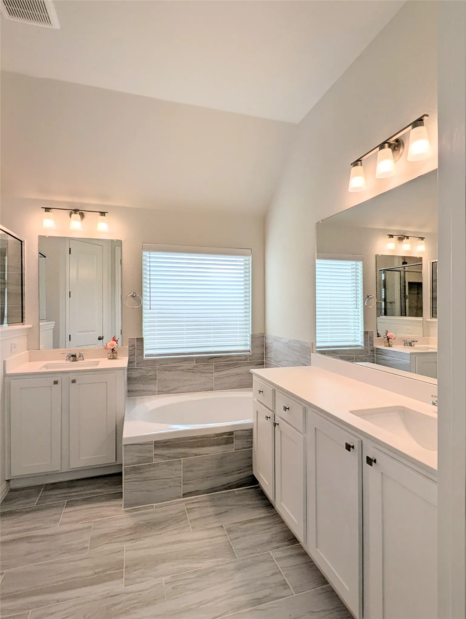 Single Family Residence For Sale in Ellis County , 3934 Timberview Street, Midlothian, Texas 76065, 5 Bedroom, 3 Bathroom, 2 Garage spaces, 2,151 Sqft, built in 2024, mls#21308350, Real Estate Agent in Midlothian, Homes For Sale in Ellis county, Homes For Sale in Midlothian, Realtor in Midlothian Texas, Real Estate Brokerage Independent Realty Texas, Luminita Cordes Realtor