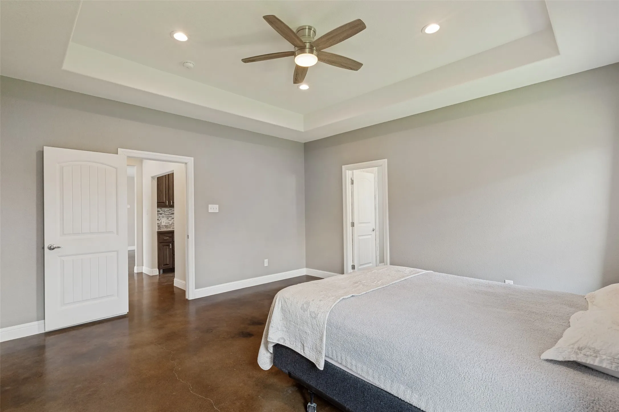 Single Family Residence For Sale in Fannin County , 107 Indian Creek, Trenton, Texas 75490, 3 Bedroom, 2 Bathroom, 2 Garage spaces, 1,621 Sqft, built in 2019, mls#21308009, Real Estate Agent in Trenton, Homes For Sale in Fannin county, Homes For Sale in Trenton, Realtor in Trenton Texas, Real Estate Brokerage Independent Realty Texas, Luminita Cordes Realtor