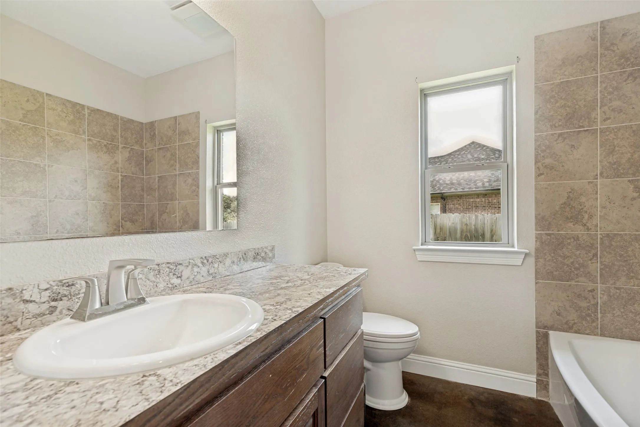 Single Family Residence For Sale in Fannin County , 107 Indian Creek, Trenton, Texas 75490, 3 Bedroom, 2 Bathroom, 2 Garage spaces, 1,621 Sqft, built in 2019, mls#21308009, Real Estate Agent in Trenton, Homes For Sale in Fannin county, Homes For Sale in Trenton, Realtor in Trenton Texas, Real Estate Brokerage Independent Realty Texas, Luminita Cordes Realtor