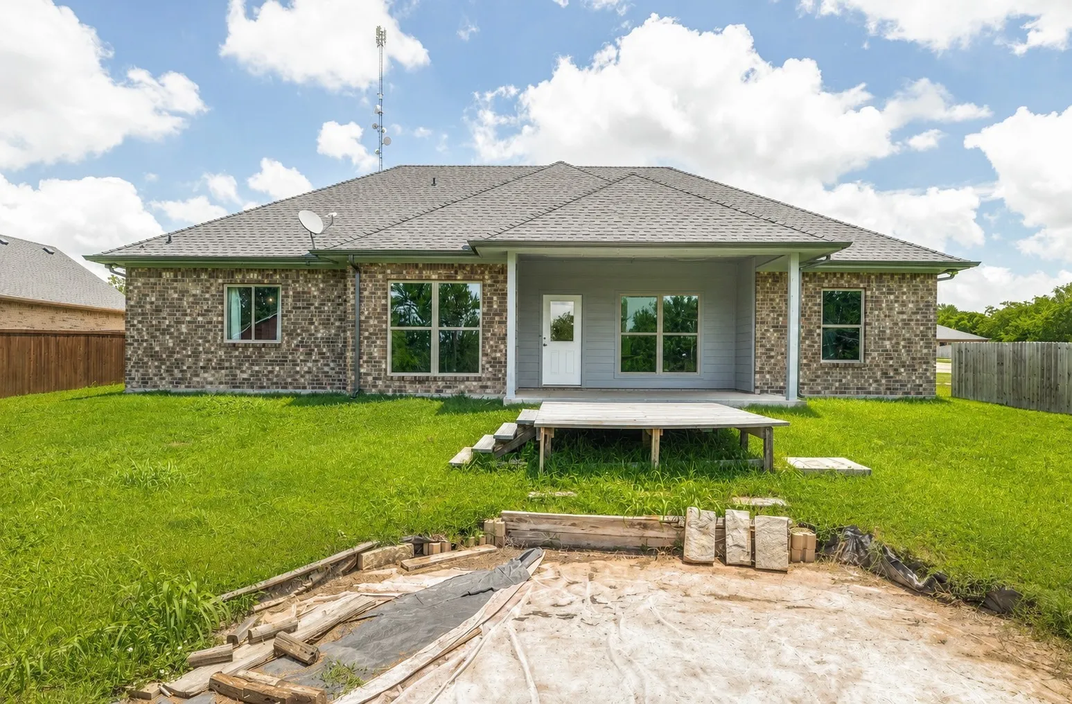 Single Family Residence For Sale in Fannin County , 107 Indian Creek, Trenton, Texas 75490, 3 Bedroom, 2 Bathroom, 2 Garage spaces, 1,621 Sqft, built in 2019, mls#21308009, Real Estate Agent in Trenton, Homes For Sale in Fannin county, Homes For Sale in Trenton, Realtor in Trenton Texas, Real Estate Brokerage Independent Realty Texas, Luminita Cordes Realtor
