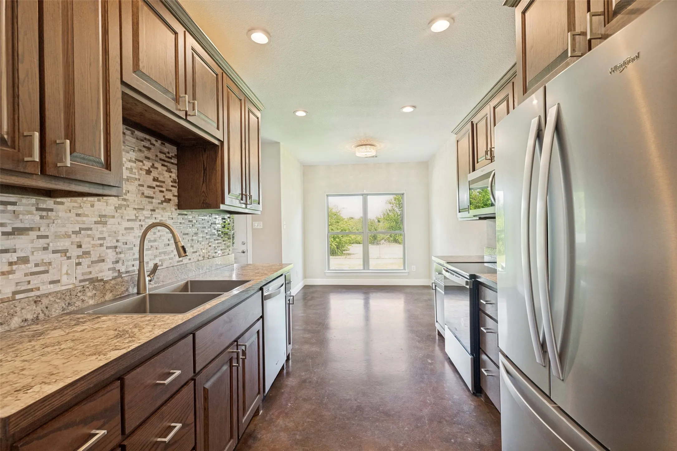 Single Family Residence For Sale in Fannin County , 107 Indian Creek, Trenton, Texas 75490, 3 Bedroom, 2 Bathroom, 2 Garage spaces, 1,621 Sqft, built in 2019, mls#21308009, Real Estate Agent in Trenton, Homes For Sale in Fannin county, Homes For Sale in Trenton, Realtor in Trenton Texas, Real Estate Brokerage Independent Realty Texas, Luminita Cordes Realtor