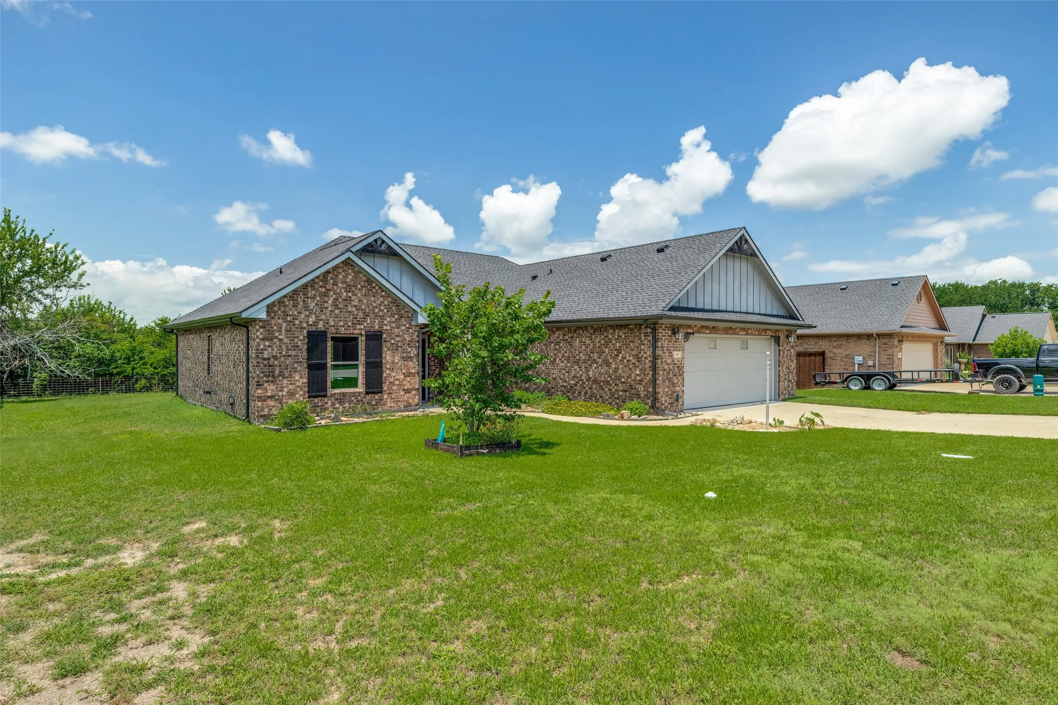 Single Family Residence For Sale in Fannin County , 107 Indian Creek, Trenton, Texas 75490, 3 Bedroom, 2 Bathroom, 2 Garage spaces, 1,621 Sqft, built in 2019, mls#21308009, Real Estate Agent in Trenton, Homes For Sale in Fannin county, Homes For Sale in Trenton, Realtor in Trenton Texas, Real Estate Brokerage Independent Realty Texas, Luminita Cordes Realtor