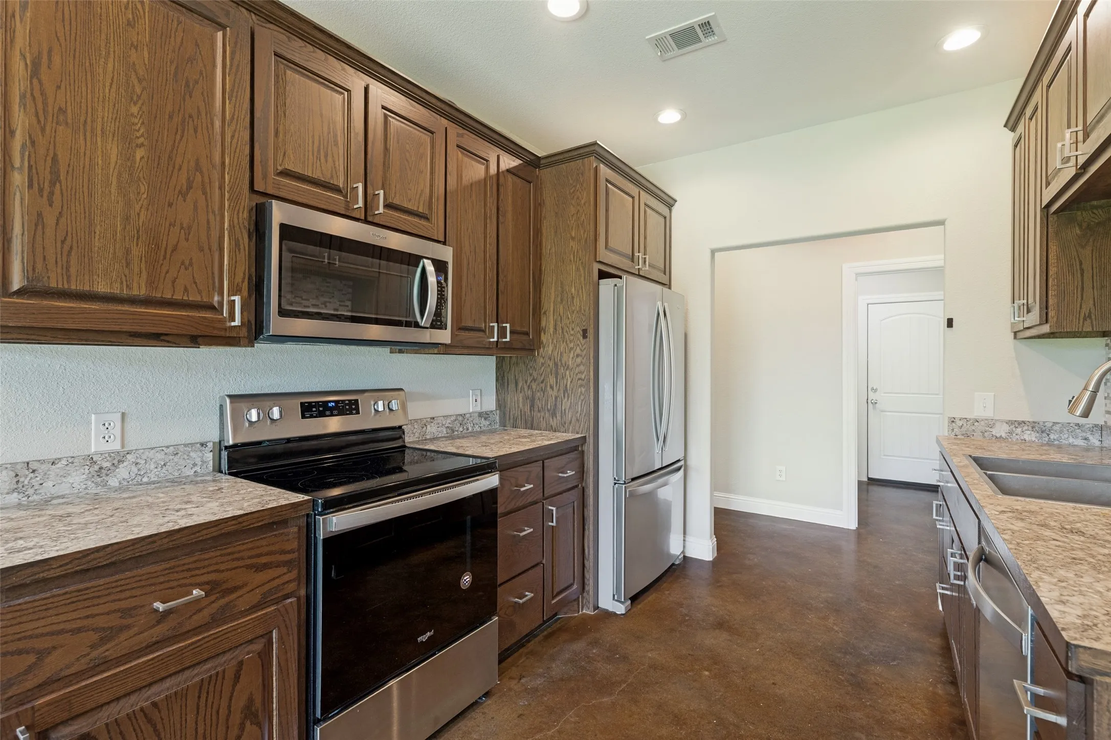 Single Family Residence For Sale in Fannin County , 107 Indian Creek, Trenton, Texas 75490, 3 Bedroom, 2 Bathroom, 2 Garage spaces, 1,621 Sqft, built in 2019, mls#21308009, Real Estate Agent in Trenton, Homes For Sale in Fannin county, Homes For Sale in Trenton, Realtor in Trenton Texas, Real Estate Brokerage Independent Realty Texas, Luminita Cordes Realtor