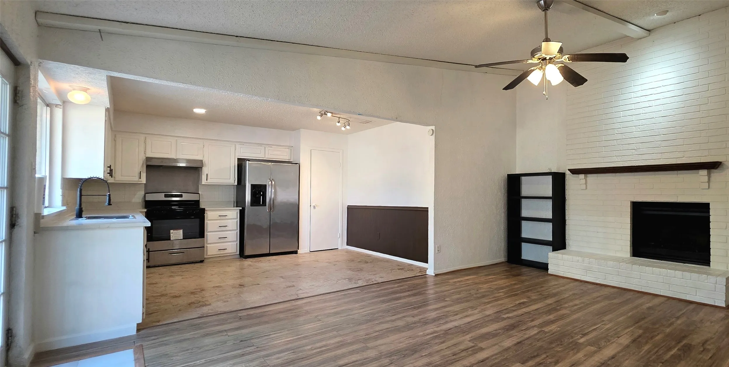 Single Family Residence For Rent in Dallas County , 2018 Steamboat Springs Drive, Garland, Texas 75044, 5 Bedroom, 3 Bathroom, Garage spaces, 1,434 Sqft, built in 1975, mls#21308516, Real Estate Agent in Garland, Homes For Rent in Dallas county, Homes For Rent in Garland, Realtor in Garland Texas, Real Estate Brokerage Independent Realty Texas, Luminita Cordes Realtor