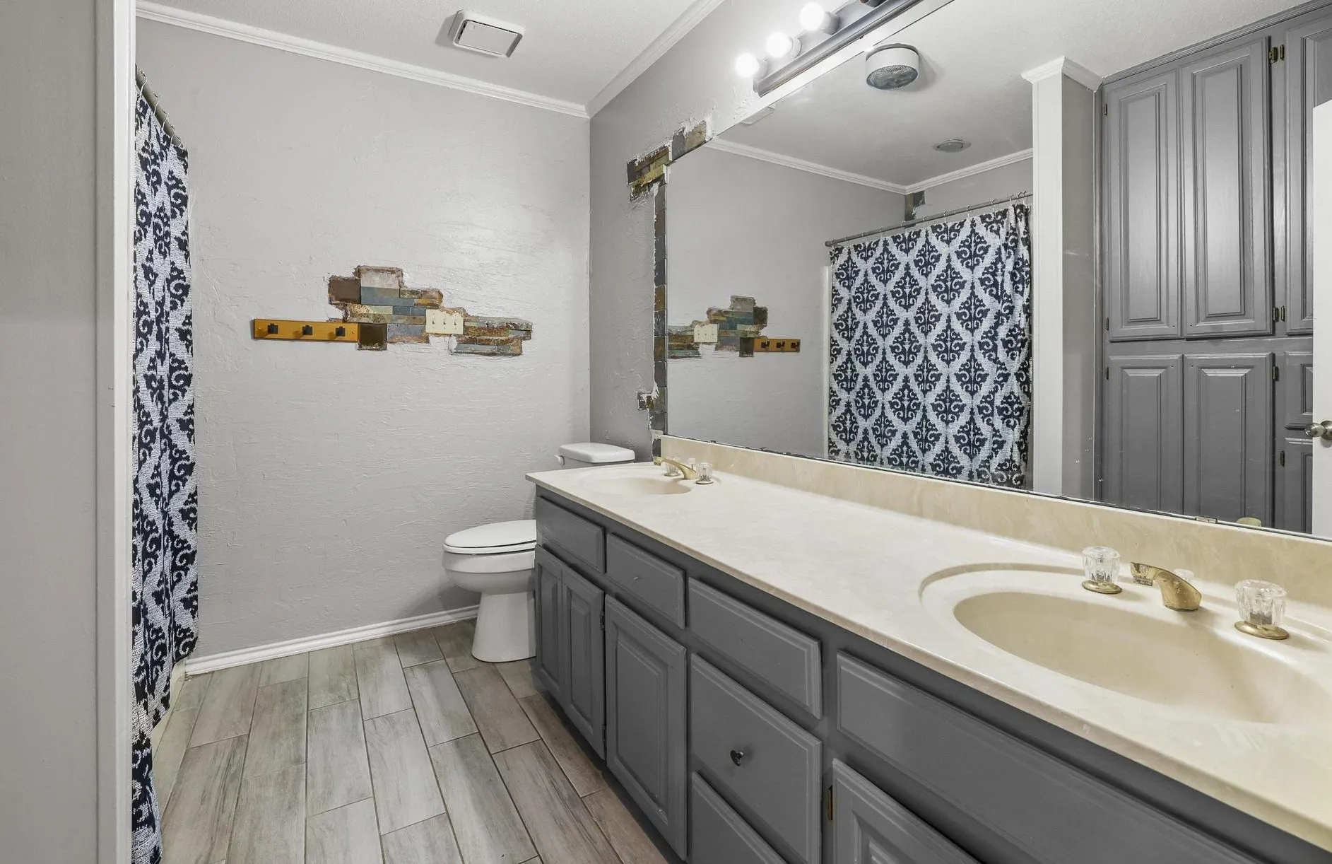 Single Family Residence For Sale in Hopkins County , 1804 Greenridge Court, Sulphur Springs, Texas 75482, 4 Bedroom, 2 Bathroom, 2 Garage spaces, 2,023 Sqft, built in 1987, mls#21308430, Real Estate Agent in Sulphur Springs, Homes For Sale in Hopkins county, Homes For Sale in Sulphur Springs, Realtor in Sulphur Springs Texas, Real Estate Brokerage Independent Realty Texas, Luminita Cordes Realtor