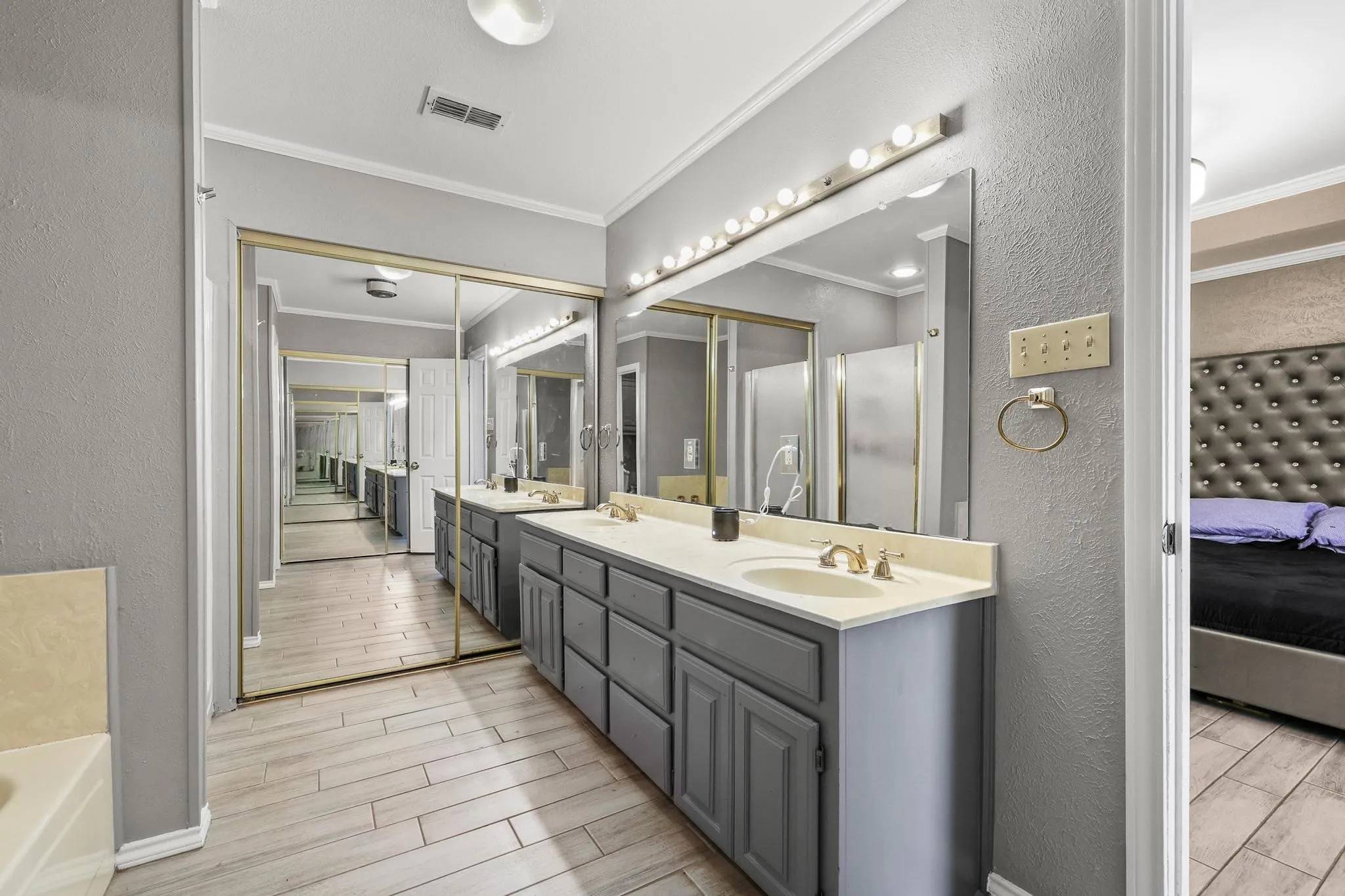 Single Family Residence For Sale in Hopkins County , 1804 Greenridge Court, Sulphur Springs, Texas 75482, 4 Bedroom, 2 Bathroom, 2 Garage spaces, 2,023 Sqft, built in 1987, mls#21308430, Real Estate Agent in Sulphur Springs, Homes For Sale in Hopkins county, Homes For Sale in Sulphur Springs, Realtor in Sulphur Springs Texas, Real Estate Brokerage Independent Realty Texas, Luminita Cordes Realtor