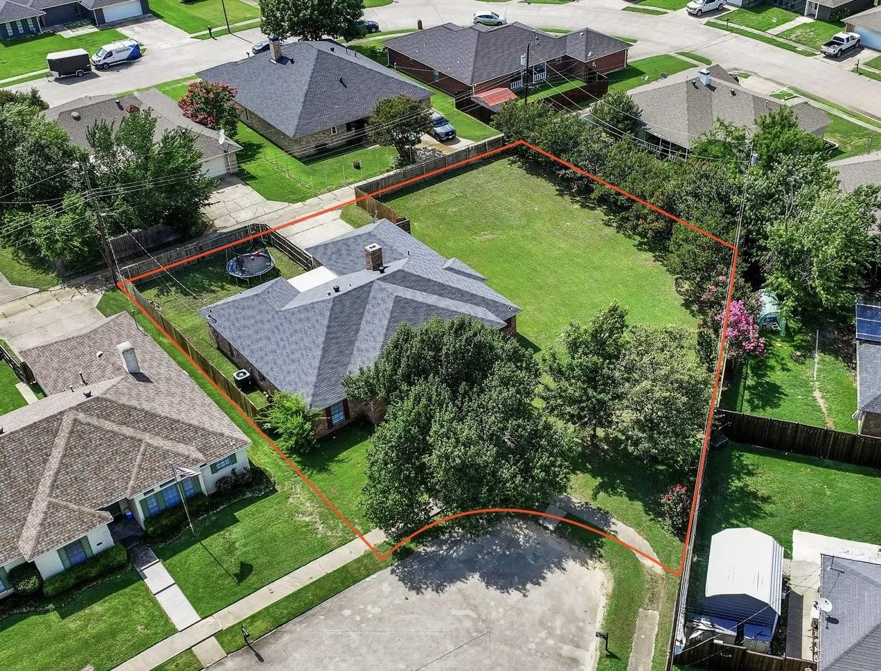 Single Family Residence For Sale in Hopkins County , 1804 Greenridge Court, Sulphur Springs, Texas 75482, 4 Bedroom, 2 Bathroom, 2 Garage spaces, 2,023 Sqft, built in 1987, mls#21308430, Real Estate Agent in Sulphur Springs, Homes For Sale in Hopkins county, Homes For Sale in Sulphur Springs, Realtor in Sulphur Springs Texas, Real Estate Brokerage Independent Realty Texas, Luminita Cordes Realtor