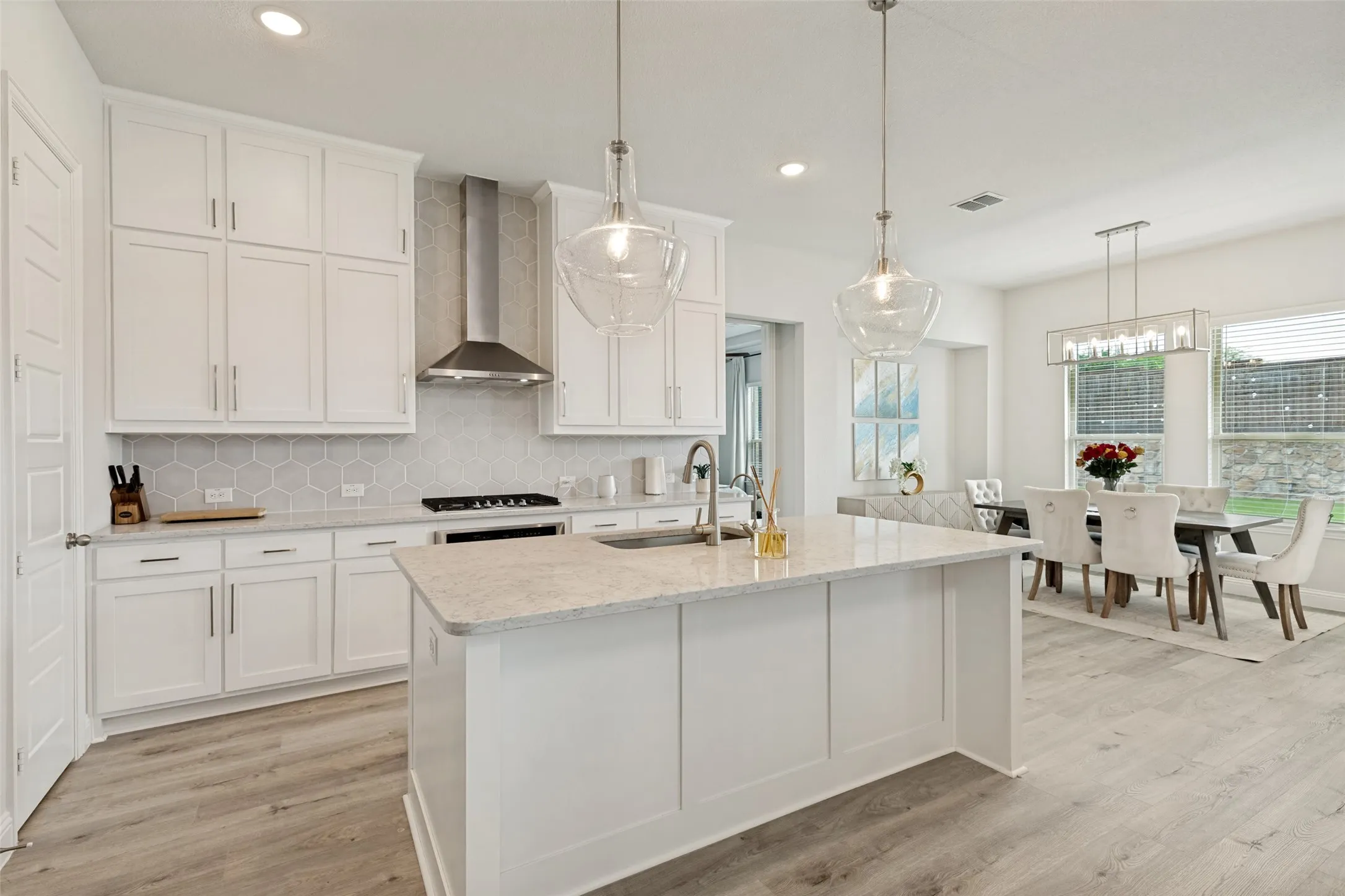 Single Family Residence For Sale in Collin County , 16931 Maple Bend Drive, Frisco, Texas 75035, 4 Bedroom, 3 Bathroom, 2 Garage spaces, 3,192 Sqft, built in 2022, mls#21303772, Real Estate Agent in Frisco, Homes For Sale in Collin county, Homes For Sale in Frisco, Realtor in Frisco Texas, Real Estate Brokerage Independent Realty Texas, Luminita Cordes Realtor
