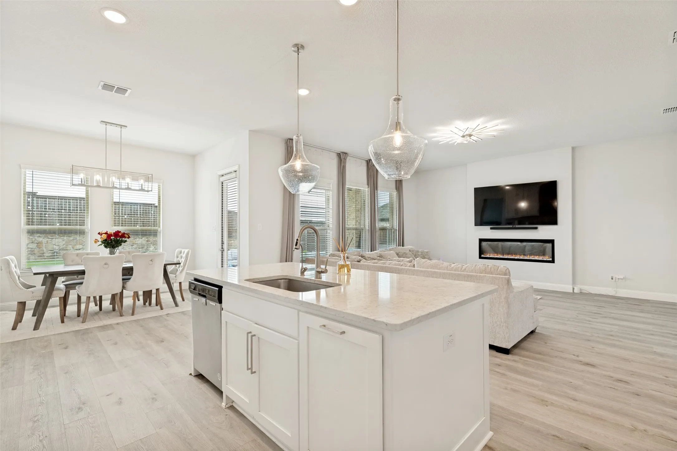 Single Family Residence For Sale in Collin County , 16931 Maple Bend Drive, Frisco, Texas 75035, 4 Bedroom, 3 Bathroom, 2 Garage spaces, 3,192 Sqft, built in 2022, mls#21303772, Real Estate Agent in Frisco, Homes For Sale in Collin county, Homes For Sale in Frisco, Realtor in Frisco Texas, Real Estate Brokerage Independent Realty Texas, Luminita Cordes Realtor