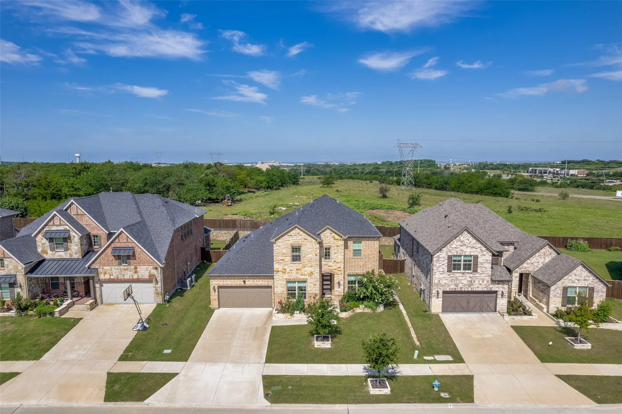 Single Family Residence For Sale in Collin County , 16931 Maple Bend Drive, Frisco, Texas 75035, 4 Bedroom, 3 Bathroom, 2 Garage spaces, 3,192 Sqft, built in 2022, mls#21303772, Real Estate Agent in Frisco, Homes For Sale in Collin county, Homes For Sale in Frisco, Realtor in Frisco Texas, Real Estate Brokerage Independent Realty Texas, Luminita Cordes Realtor