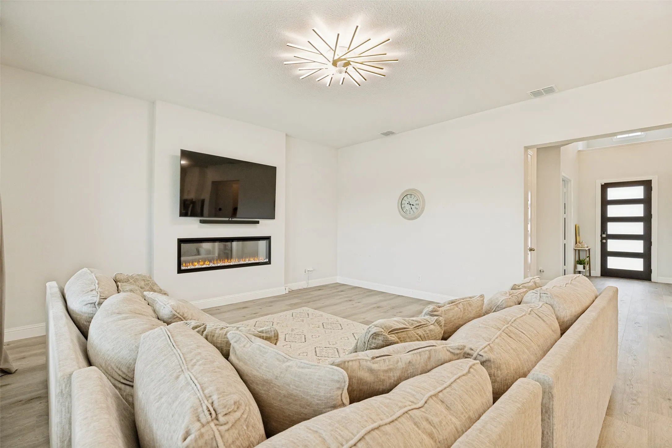 Single Family Residence For Sale in Collin County , 16931 Maple Bend Drive, Frisco, Texas 75035, 4 Bedroom, 3 Bathroom, 2 Garage spaces, 3,192 Sqft, built in 2022, mls#21303772, Real Estate Agent in Frisco, Homes For Sale in Collin county, Homes For Sale in Frisco, Realtor in Frisco Texas, Real Estate Brokerage Independent Realty Texas, Luminita Cordes Realtor