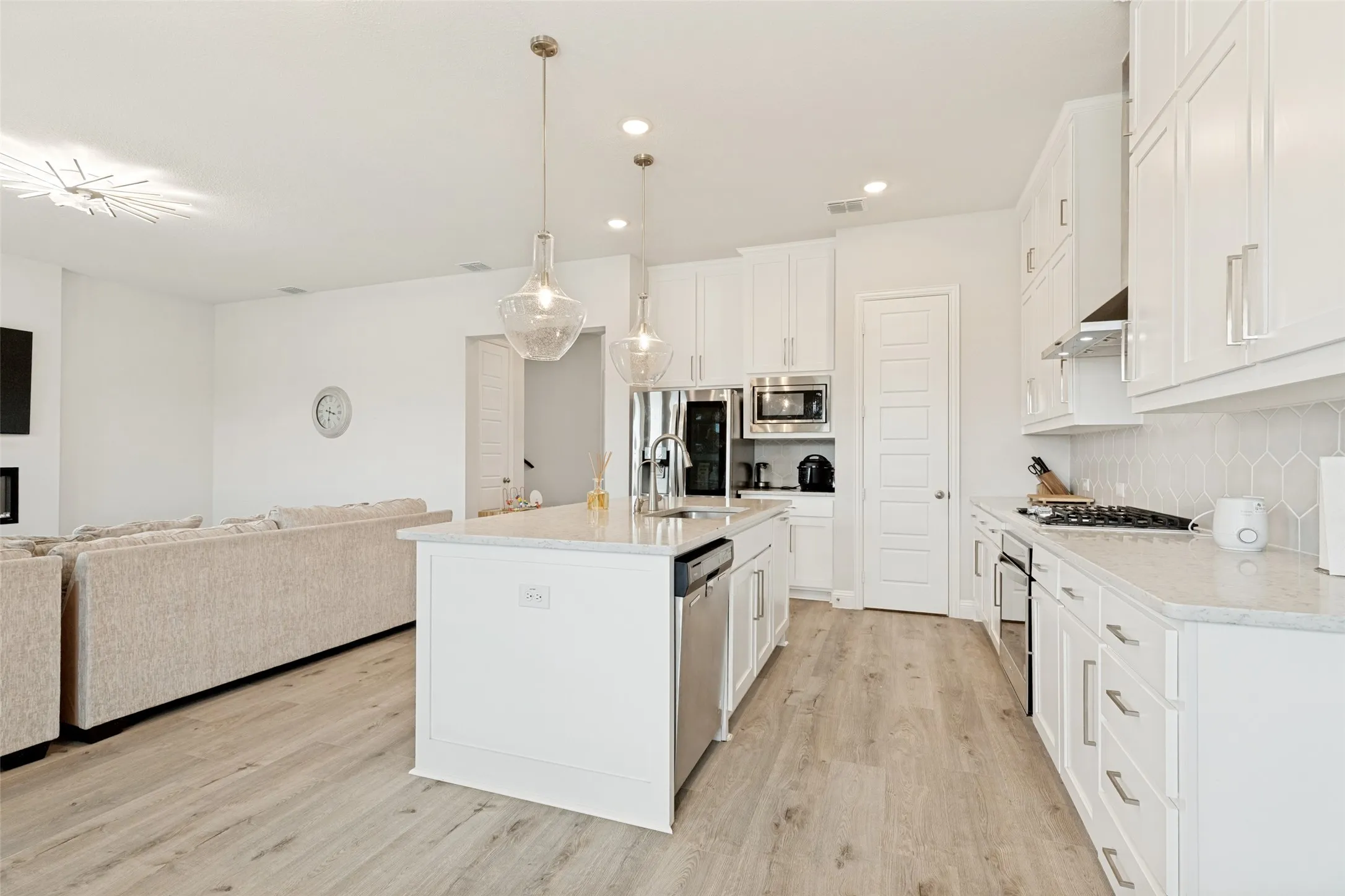 Single Family Residence For Sale in Collin County , 16931 Maple Bend Drive, Frisco, Texas 75035, 4 Bedroom, 3 Bathroom, 2 Garage spaces, 3,192 Sqft, built in 2022, mls#21303772, Real Estate Agent in Frisco, Homes For Sale in Collin county, Homes For Sale in Frisco, Realtor in Frisco Texas, Real Estate Brokerage Independent Realty Texas, Luminita Cordes Realtor