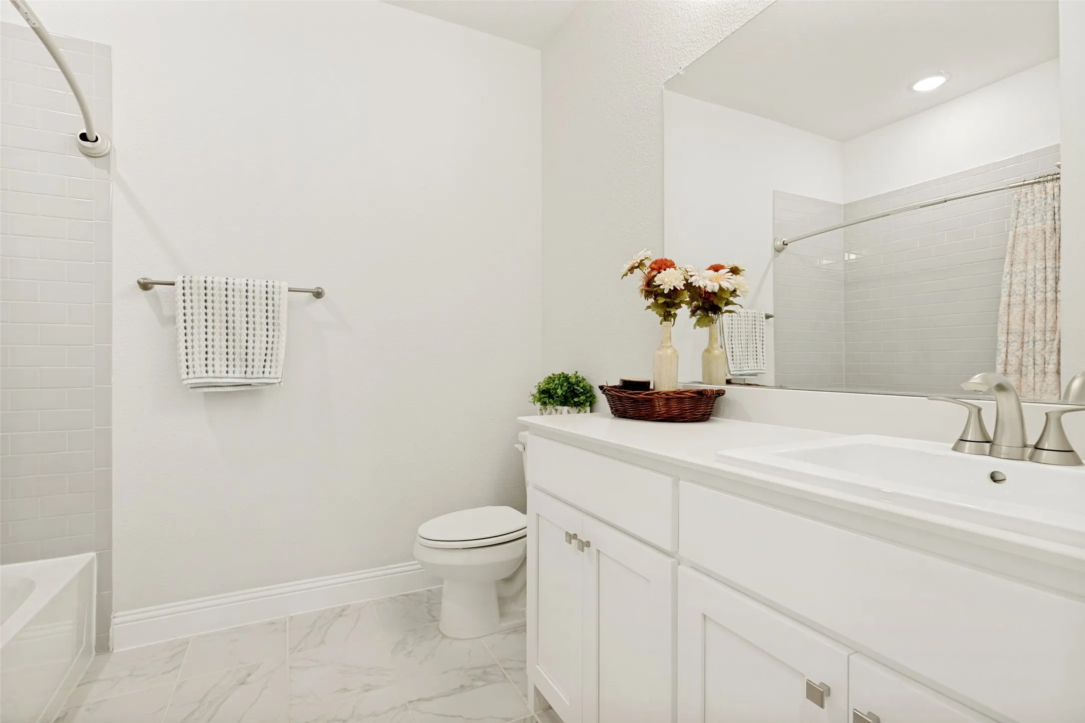 Single Family Residence For Sale in Collin County , 16931 Maple Bend Drive, Frisco, Texas 75035, 4 Bedroom, 3 Bathroom, 2 Garage spaces, 3,192 Sqft, built in 2022, mls#21303772, Real Estate Agent in Frisco, Homes For Sale in Collin county, Homes For Sale in Frisco, Realtor in Frisco Texas, Real Estate Brokerage Independent Realty Texas, Luminita Cordes Realtor