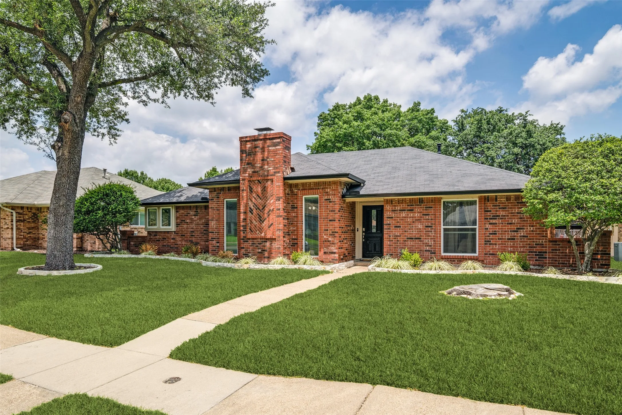Single Family Residence For Sale in Dallas County , 3701 Christopher Drive, Rowlett, Texas 75088, 3 Bedroom, 2 Bathroom, 2 Garage spaces, 1,700 Sqft, built in 1984, mls#21308244, Real Estate Agent in Rowlett, Homes For Sale in Dallas county, Homes For Sale in Rowlett, Realtor in Rowlett Texas, Real Estate Brokerage Independent Realty Texas, Luminita Cordes Realtor