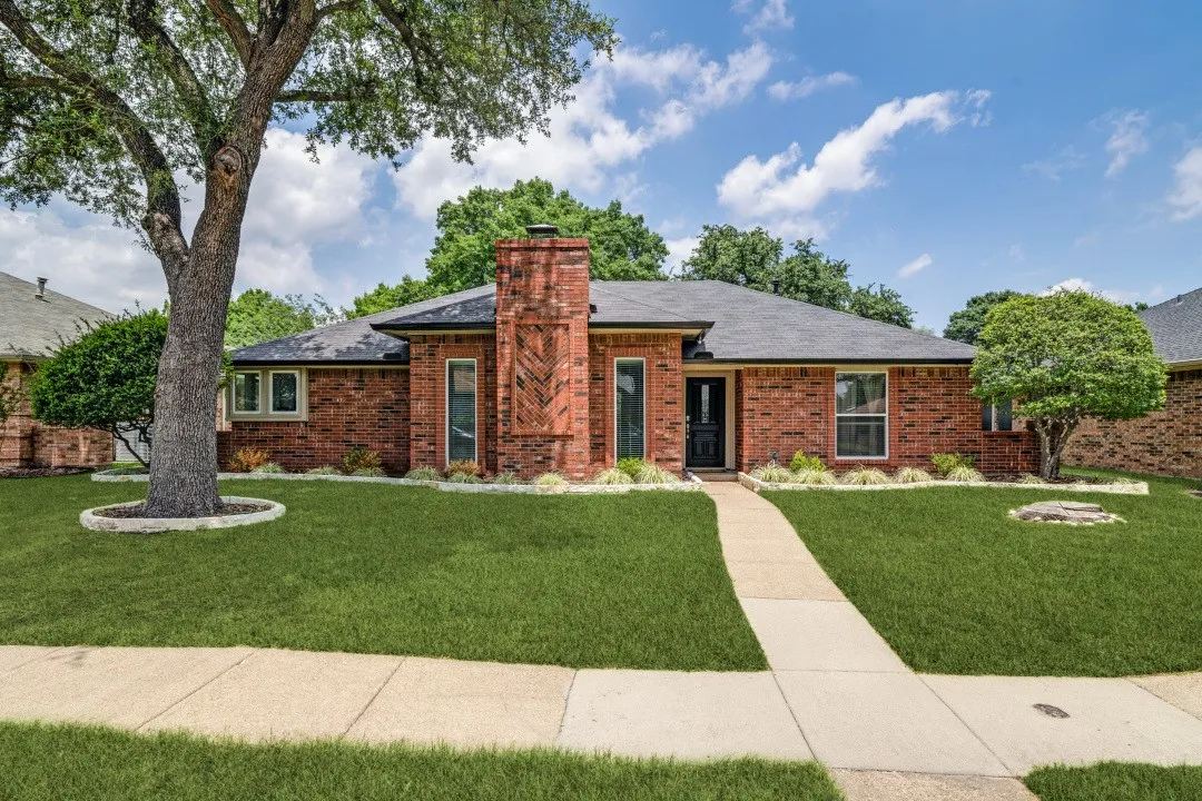 Single Family Residence For Sale in Dallas County , 3701 Christopher Drive, Rowlett, Texas 75088, 3 Bedroom, 2 Bathroom, 2 Garage spaces, 1,700 Sqft, built in 1984, mls#21308244, Real Estate Agent in Rowlett, Homes For Sale in Dallas county, Homes For Sale in Rowlett, Realtor in Rowlett Texas, Real Estate Brokerage Independent Realty Texas, Luminita Cordes Realtor