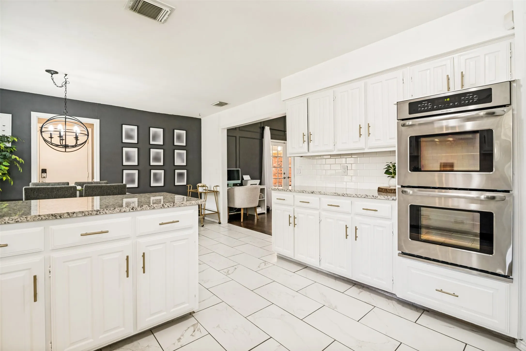 Single Family Residence For Sale in Dallas County , 3701 Christopher Drive, Rowlett, Texas 75088, 3 Bedroom, 2 Bathroom, 2 Garage spaces, 1,700 Sqft, built in 1984, mls#21308244, Real Estate Agent in Rowlett, Homes For Sale in Dallas county, Homes For Sale in Rowlett, Realtor in Rowlett Texas, Real Estate Brokerage Independent Realty Texas, Luminita Cordes Realtor