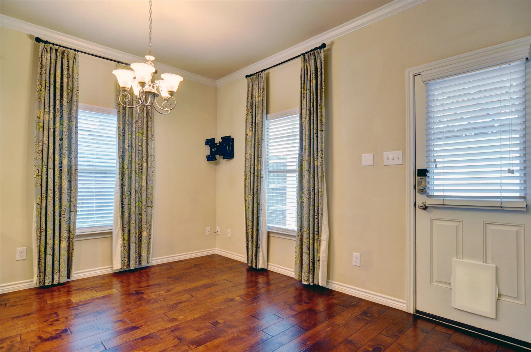Duplex For Rent in Tarrant County , 3409 Hamilton Avenue, Fort Worth, Texas 76107, 3 Bedroom, 3 Bathroom, 2 Garage spaces, 1,903 Sqft, built in 2012, mls#21308554, Real Estate Agent in Fort Worth, Homes For Rent in Tarrant county, Homes For Rent in Fort Worth, Realtor in Fort Worth Texas, Real Estate Brokerage Independent Realty Texas, Luminita Cordes Realtor