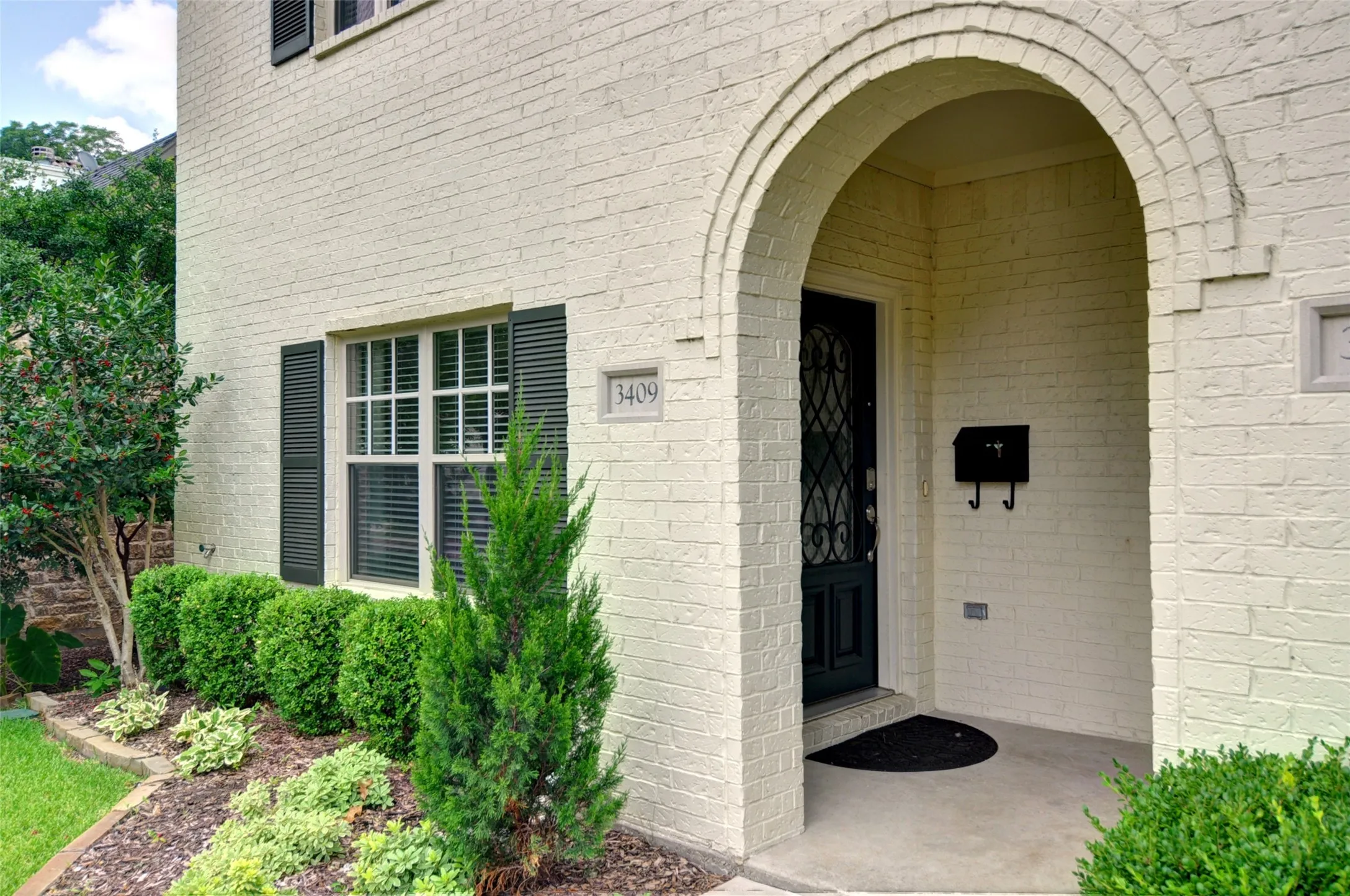 Duplex For Rent in Tarrant County , 3409 Hamilton Avenue, Fort Worth, Texas 76107, 3 Bedroom, 3 Bathroom, 2 Garage spaces, 1,903 Sqft, built in 2012, mls#21308554, Real Estate Agent in Fort Worth, Homes For Rent in Tarrant county, Homes For Rent in Fort Worth, Realtor in Fort Worth Texas, Real Estate Brokerage Independent Realty Texas, Luminita Cordes Realtor