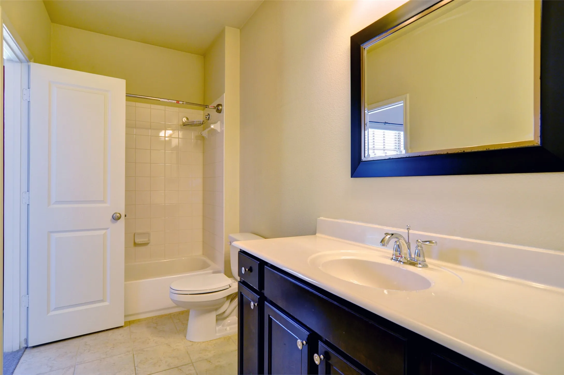 Duplex For Rent in Tarrant County , 3409 Hamilton Avenue, Fort Worth, Texas 76107, 3 Bedroom, 3 Bathroom, 2 Garage spaces, 1,903 Sqft, built in 2012, mls#21308554, Real Estate Agent in Fort Worth, Homes For Rent in Tarrant county, Homes For Rent in Fort Worth, Realtor in Fort Worth Texas, Real Estate Brokerage Independent Realty Texas, Luminita Cordes Realtor