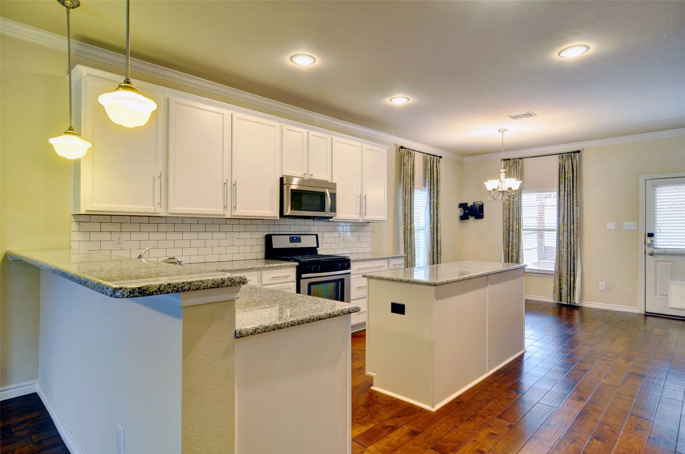 Duplex For Rent in Tarrant County , 3409 Hamilton Avenue, Fort Worth, Texas 76107, 3 Bedroom, 3 Bathroom, 2 Garage spaces, 1,903 Sqft, built in 2012, mls#21308554, Real Estate Agent in Fort Worth, Homes For Rent in Tarrant county, Homes For Rent in Fort Worth, Realtor in Fort Worth Texas, Real Estate Brokerage Independent Realty Texas, Luminita Cordes Realtor