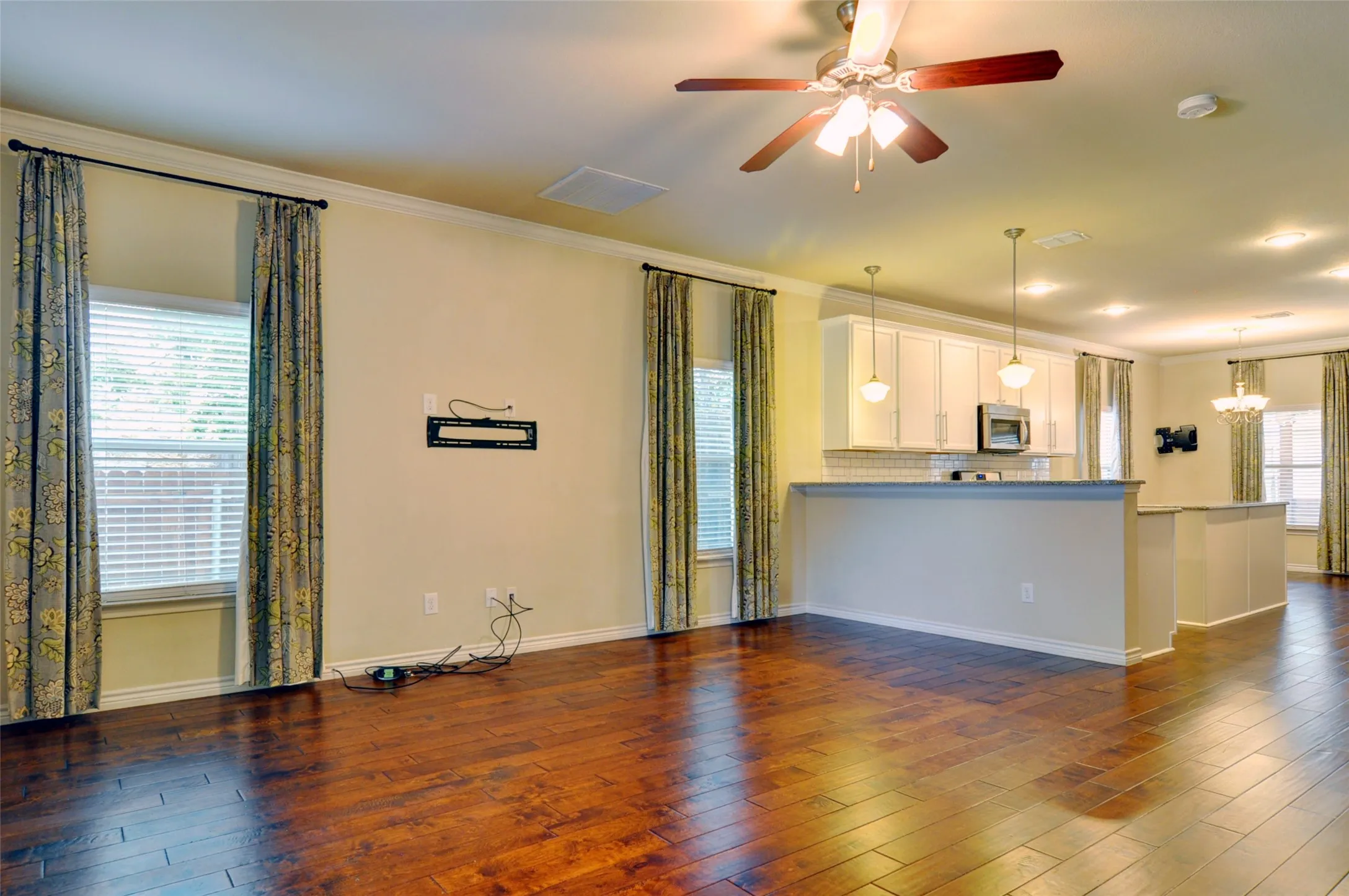 Duplex For Rent in Tarrant County , 3409 Hamilton Avenue, Fort Worth, Texas 76107, 3 Bedroom, 3 Bathroom, 2 Garage spaces, 1,903 Sqft, built in 2012, mls#21308554, Real Estate Agent in Fort Worth, Homes For Rent in Tarrant county, Homes For Rent in Fort Worth, Realtor in Fort Worth Texas, Real Estate Brokerage Independent Realty Texas, Luminita Cordes Realtor