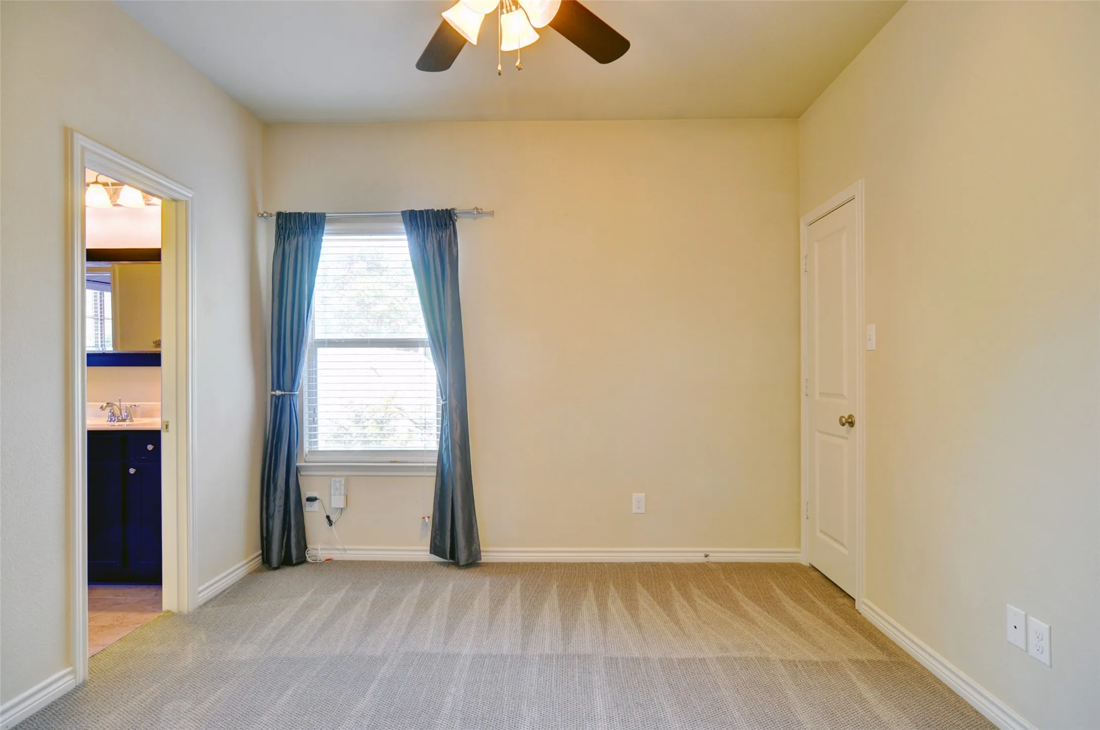 Duplex For Rent in Tarrant County , 3409 Hamilton Avenue, Fort Worth, Texas 76107, 3 Bedroom, 3 Bathroom, 2 Garage spaces, 1,903 Sqft, built in 2012, mls#21308554, Real Estate Agent in Fort Worth, Homes For Rent in Tarrant county, Homes For Rent in Fort Worth, Realtor in Fort Worth Texas, Real Estate Brokerage Independent Realty Texas, Luminita Cordes Realtor