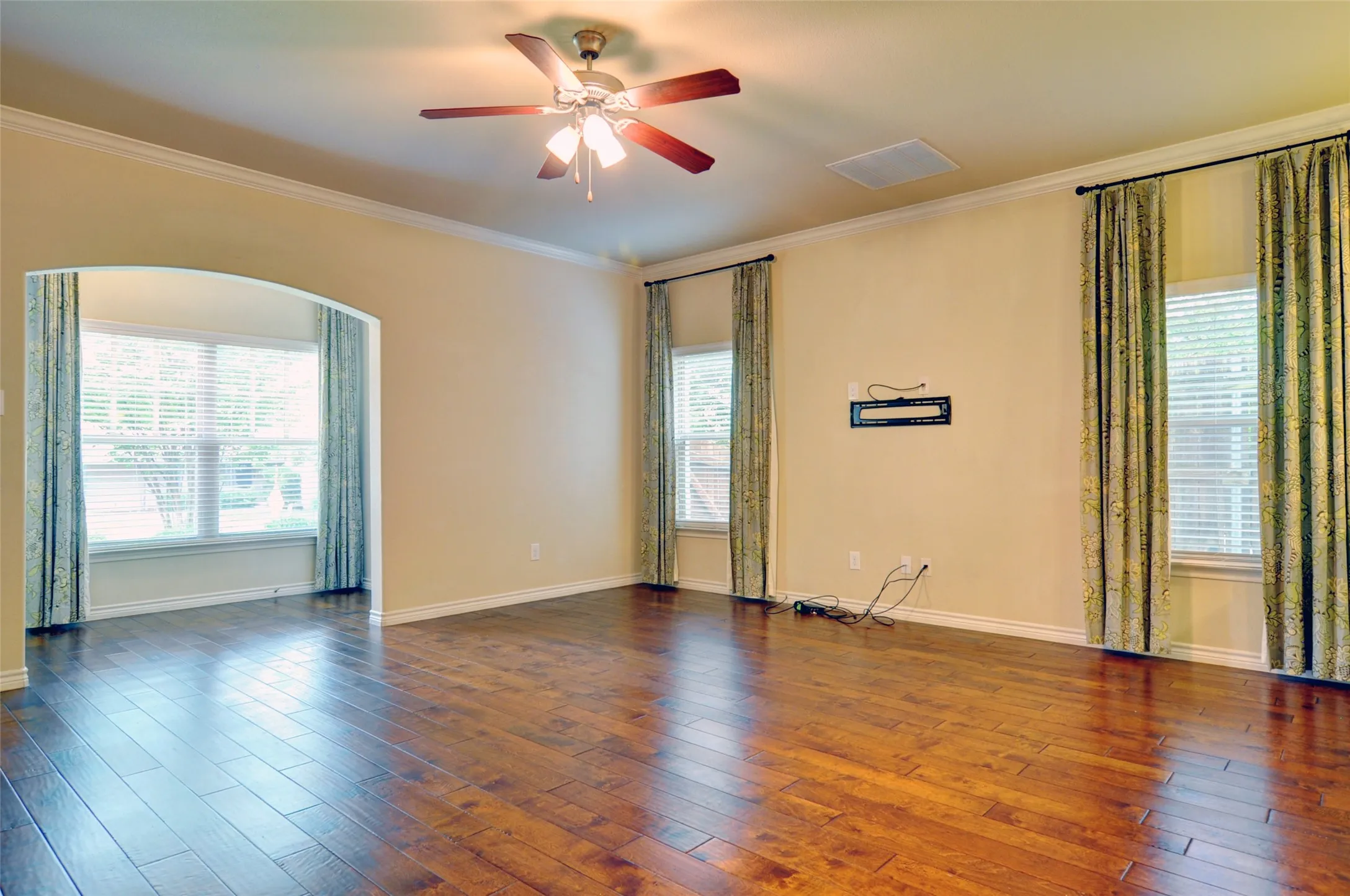Duplex For Rent in Tarrant County , 3409 Hamilton Avenue, Fort Worth, Texas 76107, 3 Bedroom, 3 Bathroom, 2 Garage spaces, 1,903 Sqft, built in 2012, mls#21308554, Real Estate Agent in Fort Worth, Homes For Rent in Tarrant county, Homes For Rent in Fort Worth, Realtor in Fort Worth Texas, Real Estate Brokerage Independent Realty Texas, Luminita Cordes Realtor