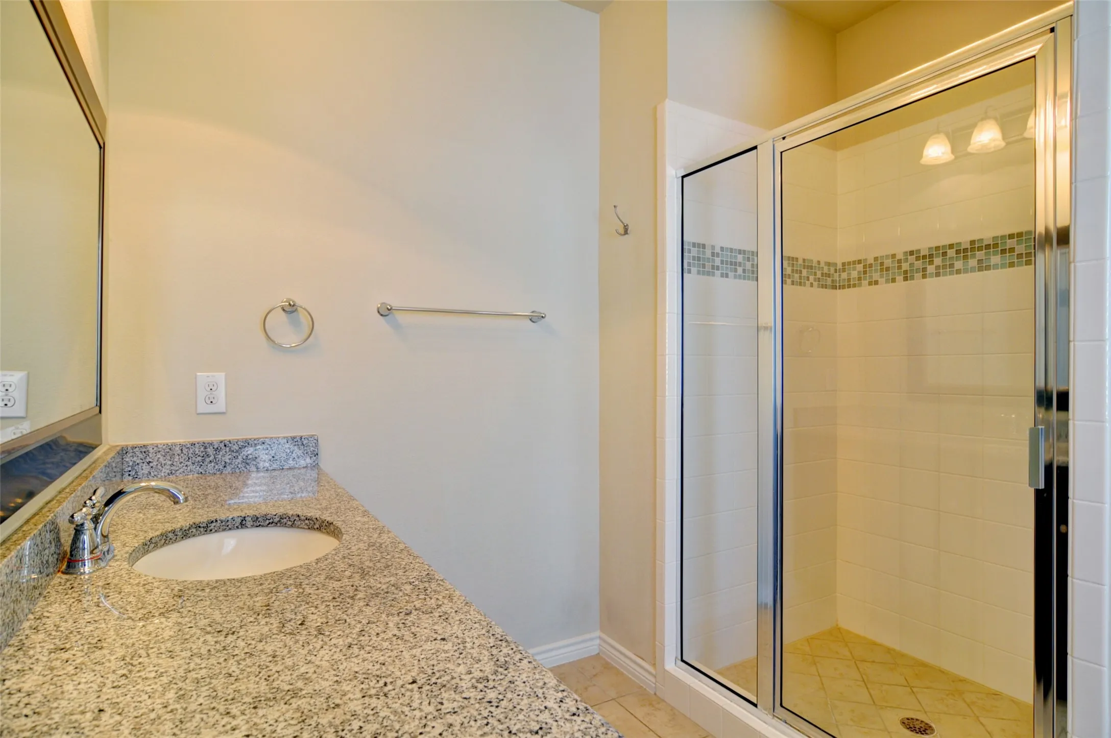 Duplex For Rent in Tarrant County , 3409 Hamilton Avenue, Fort Worth, Texas 76107, 3 Bedroom, 3 Bathroom, 2 Garage spaces, 1,903 Sqft, built in 2012, mls#21308554, Real Estate Agent in Fort Worth, Homes For Rent in Tarrant county, Homes For Rent in Fort Worth, Realtor in Fort Worth Texas, Real Estate Brokerage Independent Realty Texas, Luminita Cordes Realtor