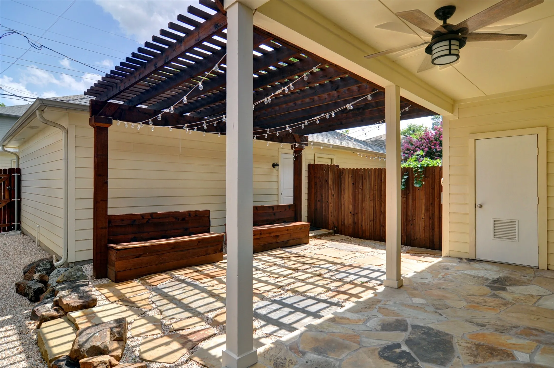 Duplex For Rent in Tarrant County , 3409 Hamilton Avenue, Fort Worth, Texas 76107, 3 Bedroom, 3 Bathroom, 2 Garage spaces, 1,903 Sqft, built in 2012, mls#21308554, Real Estate Agent in Fort Worth, Homes For Rent in Tarrant county, Homes For Rent in Fort Worth, Realtor in Fort Worth Texas, Real Estate Brokerage Independent Realty Texas, Luminita Cordes Realtor