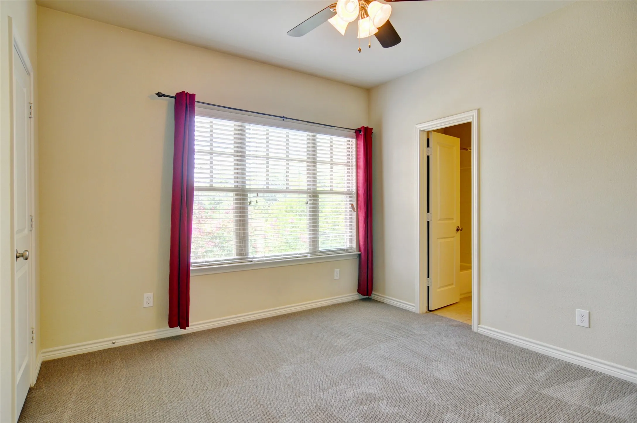 Duplex For Rent in Tarrant County , 3409 Hamilton Avenue, Fort Worth, Texas 76107, 3 Bedroom, 3 Bathroom, 2 Garage spaces, 1,903 Sqft, built in 2012, mls#21308554, Real Estate Agent in Fort Worth, Homes For Rent in Tarrant county, Homes For Rent in Fort Worth, Realtor in Fort Worth Texas, Real Estate Brokerage Independent Realty Texas, Luminita Cordes Realtor