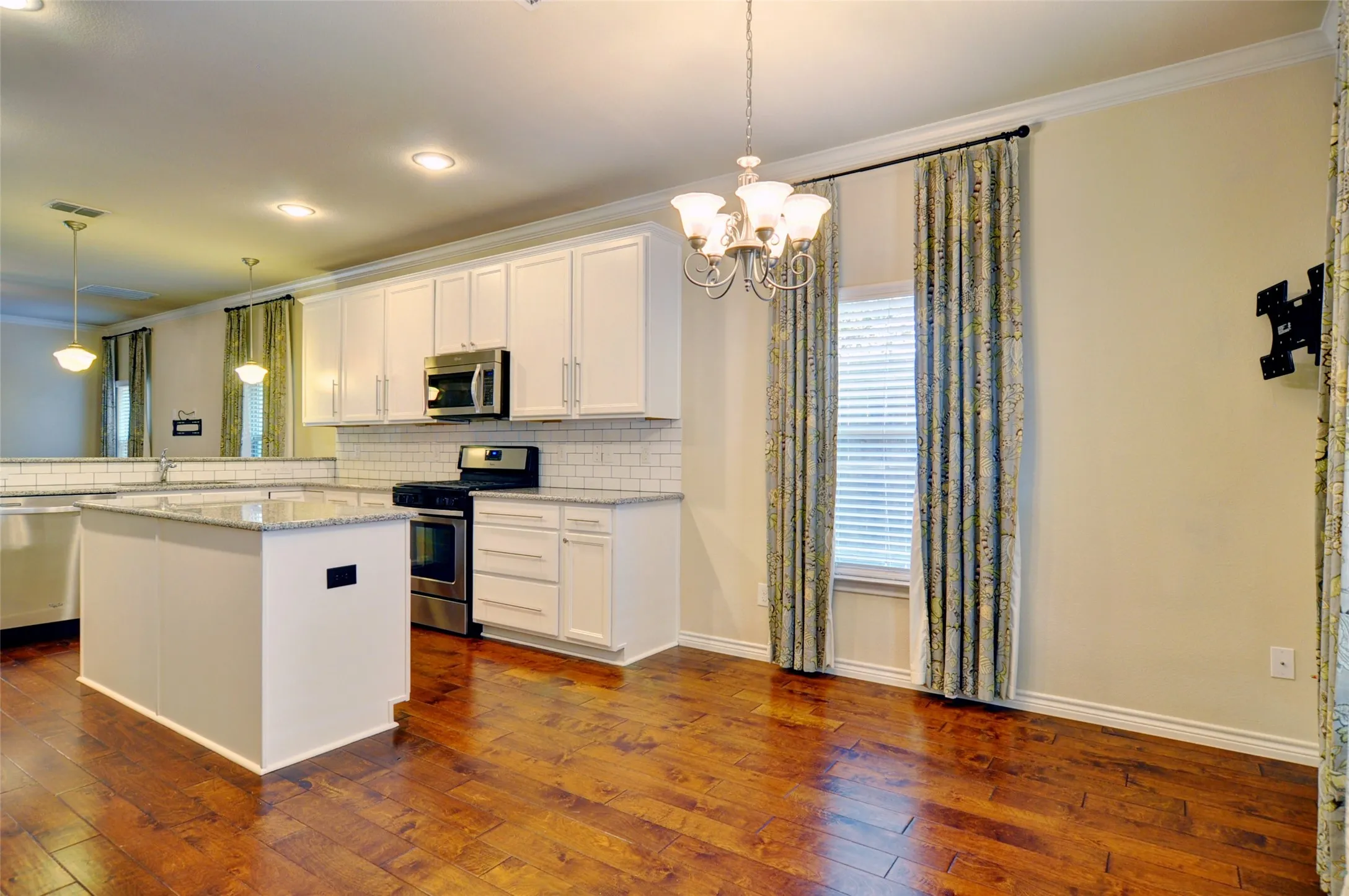 Duplex For Rent in Tarrant County , 3409 Hamilton Avenue, Fort Worth, Texas 76107, 3 Bedroom, 3 Bathroom, 2 Garage spaces, 1,903 Sqft, built in 2012, mls#21308554, Real Estate Agent in Fort Worth, Homes For Rent in Tarrant county, Homes For Rent in Fort Worth, Realtor in Fort Worth Texas, Real Estate Brokerage Independent Realty Texas, Luminita Cordes Realtor