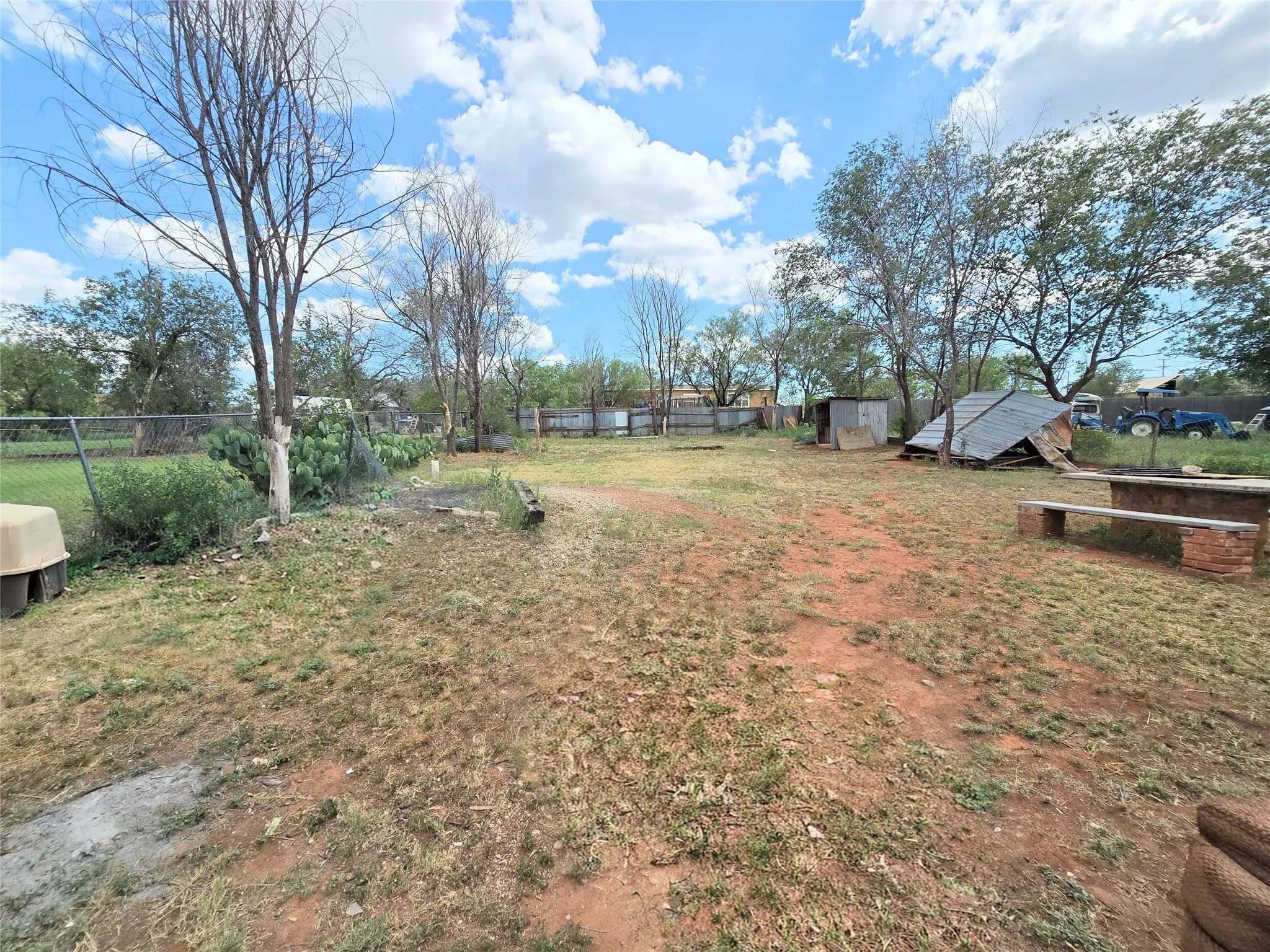Single Family Residence For Sale in Nolan County , 1005 W 3rd Street, Sweetwater, Texas 79556, 1 Bedroom, 1 Bathroom, Garage spaces, 704 Sqft, built in 1980, mls#21308532, Real Estate Agent in Sweetwater, Homes For Sale in Nolan county, Homes For Sale in Sweetwater, Realtor in Sweetwater Texas, Real Estate Brokerage Independent Realty Texas, Luminita Cordes Realtor