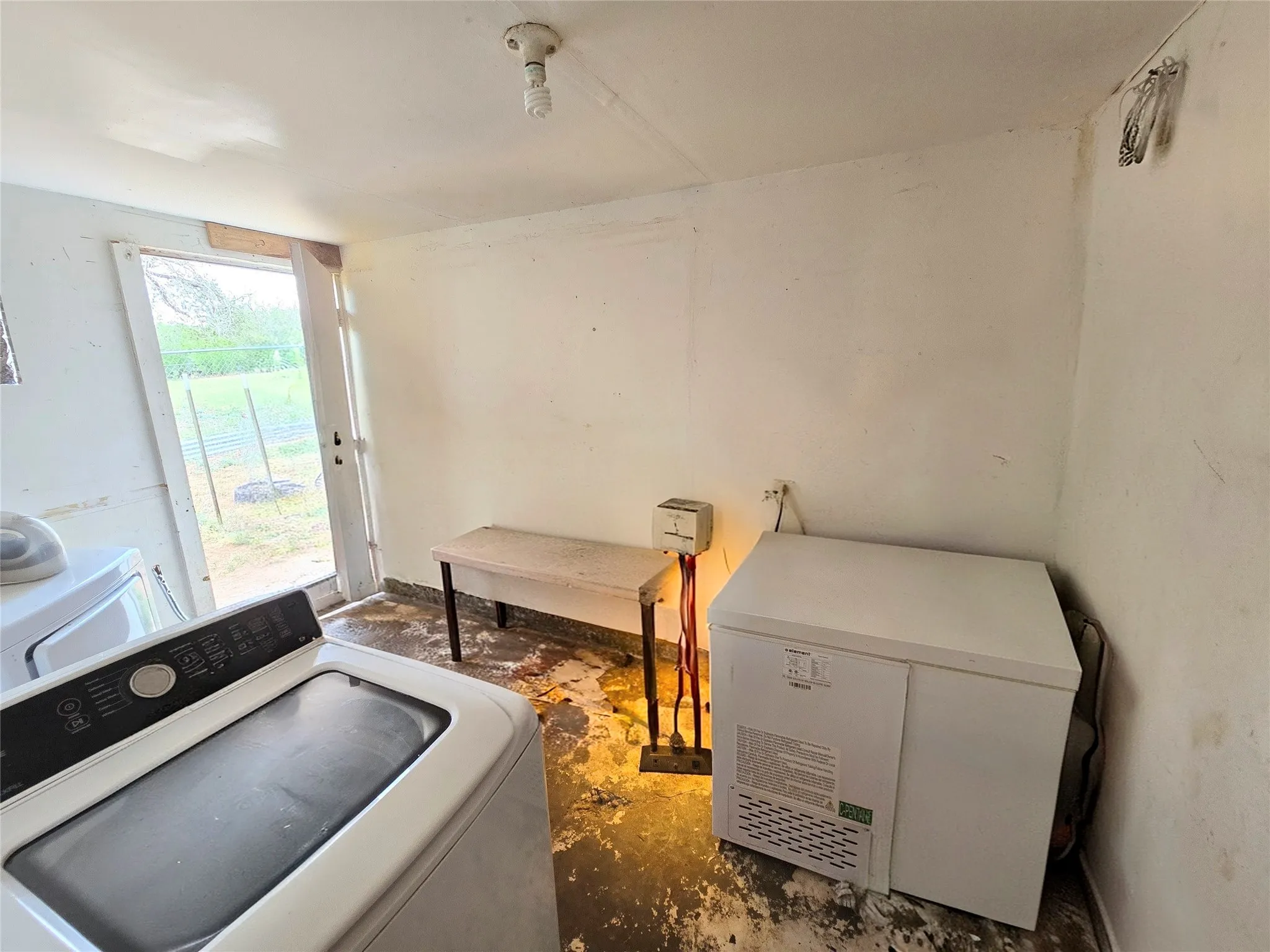 Single Family Residence For Sale in Nolan County , 1005 W 3rd Street, Sweetwater, Texas 79556, 1 Bedroom, 1 Bathroom, Garage spaces, 704 Sqft, built in 1980, mls#21308532, Real Estate Agent in Sweetwater, Homes For Sale in Nolan county, Homes For Sale in Sweetwater, Realtor in Sweetwater Texas, Real Estate Brokerage Independent Realty Texas, Luminita Cordes Realtor