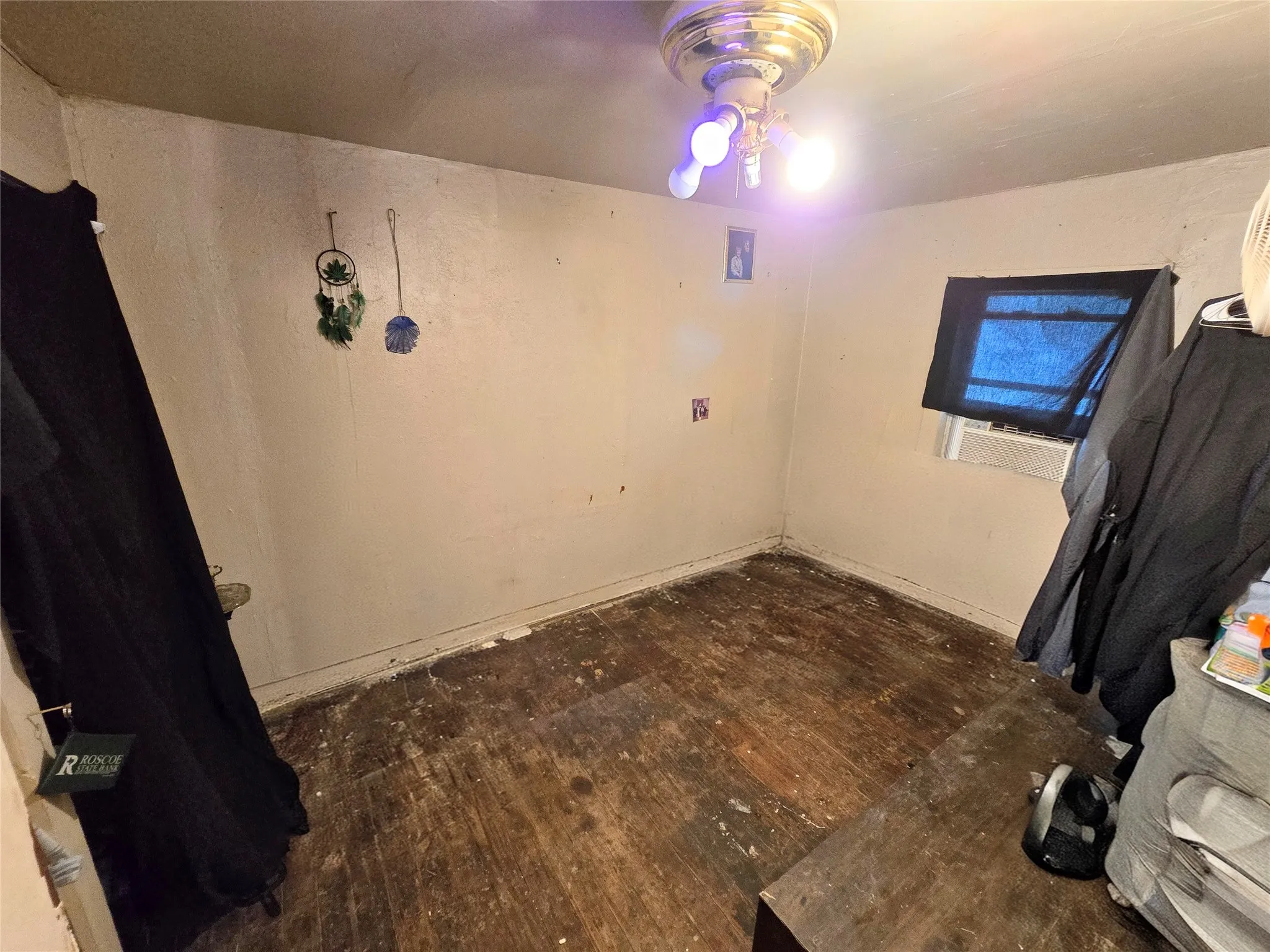 Single Family Residence For Sale in Nolan County , 1005 W 3rd Street, Sweetwater, Texas 79556, 1 Bedroom, 1 Bathroom, Garage spaces, 704 Sqft, built in 1980, mls#21308532, Real Estate Agent in Sweetwater, Homes For Sale in Nolan county, Homes For Sale in Sweetwater, Realtor in Sweetwater Texas, Real Estate Brokerage Independent Realty Texas, Luminita Cordes Realtor