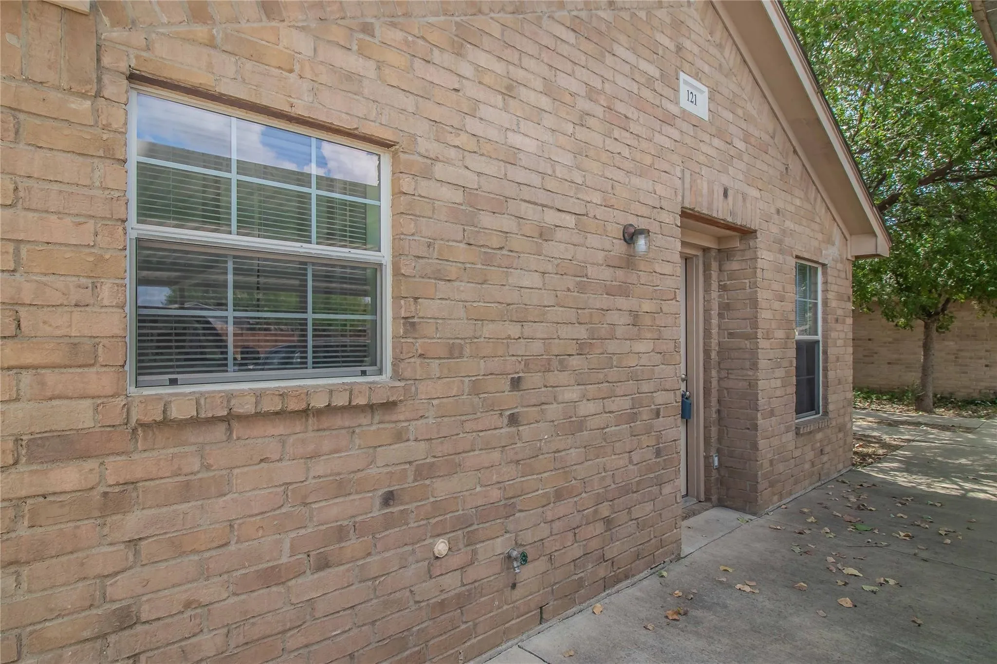 Quadruplex For Sale in Tarrant County , 121 Cambridge Drive, Saginaw, Texas 76179, 10 Bedroom, 8 Bathroom, Garage spaces, 0 Sqft, built in 2003, mls#21308572, Real Estate Agent in Saginaw, Homes For Sale in Tarrant county, Homes For Sale in Saginaw, Realtor in Saginaw Texas, Real Estate Brokerage Independent Realty Texas, Luminita Cordes Realtor