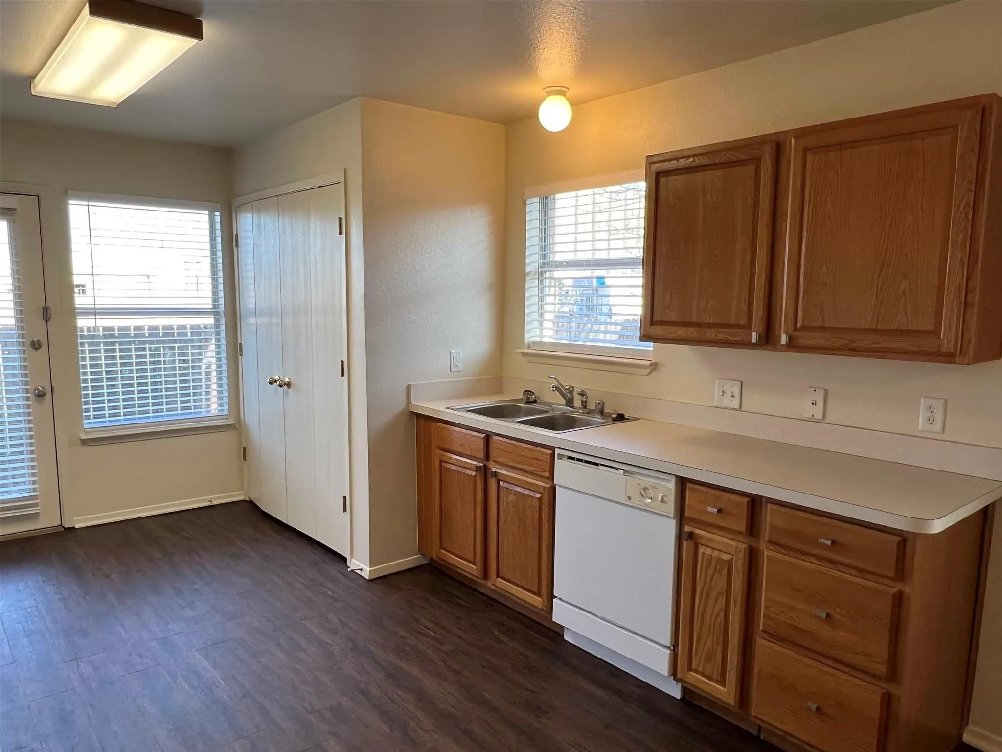 Quadruplex For Sale in Tarrant County , 121 Cambridge Drive, Saginaw, Texas 76179, 10 Bedroom, 8 Bathroom, Garage spaces, 0 Sqft, built in 2003, mls#21308572, Real Estate Agent in Saginaw, Homes For Sale in Tarrant county, Homes For Sale in Saginaw, Realtor in Saginaw Texas, Real Estate Brokerage Independent Realty Texas, Luminita Cordes Realtor