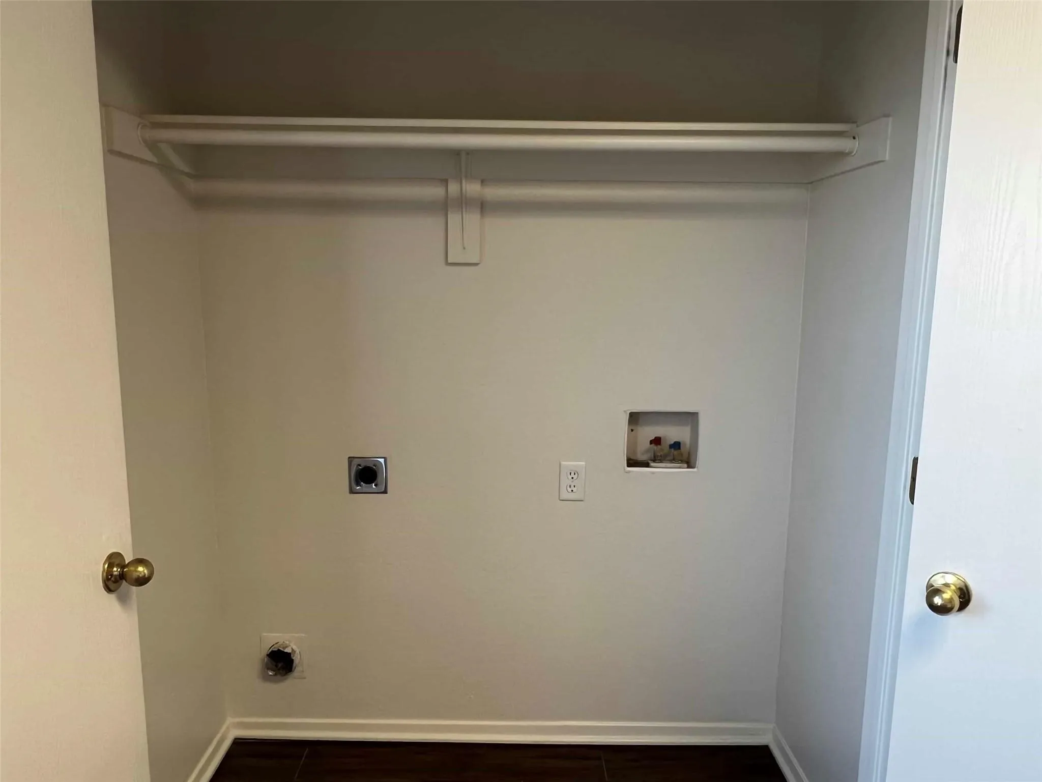 Quadruplex For Sale in Tarrant County , 121 Cambridge Drive, Saginaw, Texas 76179, 10 Bedroom, 8 Bathroom, Garage spaces, 0 Sqft, built in 2003, mls#21308572, Real Estate Agent in Saginaw, Homes For Sale in Tarrant county, Homes For Sale in Saginaw, Realtor in Saginaw Texas, Real Estate Brokerage Independent Realty Texas, Luminita Cordes Realtor
