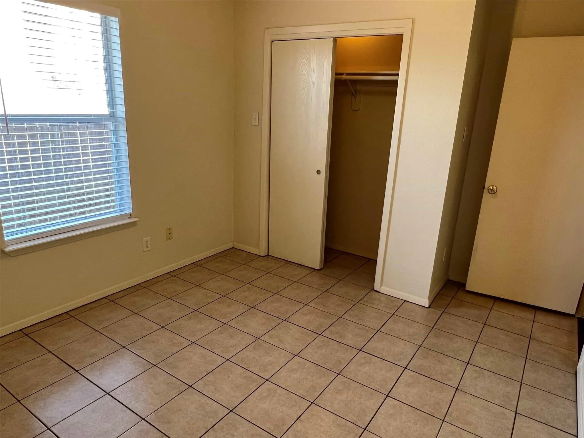 Quadruplex For Sale in Tarrant County , 121 Cambridge Drive, Saginaw, Texas 76179, 10 Bedroom, 8 Bathroom, Garage spaces, 0 Sqft, built in 2003, mls#21308572, Real Estate Agent in Saginaw, Homes For Sale in Tarrant county, Homes For Sale in Saginaw, Realtor in Saginaw Texas, Real Estate Brokerage Independent Realty Texas, Luminita Cordes Realtor