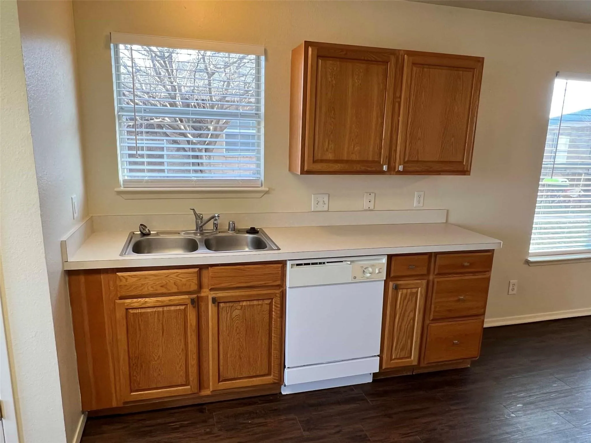 Quadruplex For Sale in Tarrant County , 121 Cambridge Drive, Saginaw, Texas 76179, 10 Bedroom, 8 Bathroom, Garage spaces, 0 Sqft, built in 2003, mls#21308572, Real Estate Agent in Saginaw, Homes For Sale in Tarrant county, Homes For Sale in Saginaw, Realtor in Saginaw Texas, Real Estate Brokerage Independent Realty Texas, Luminita Cordes Realtor