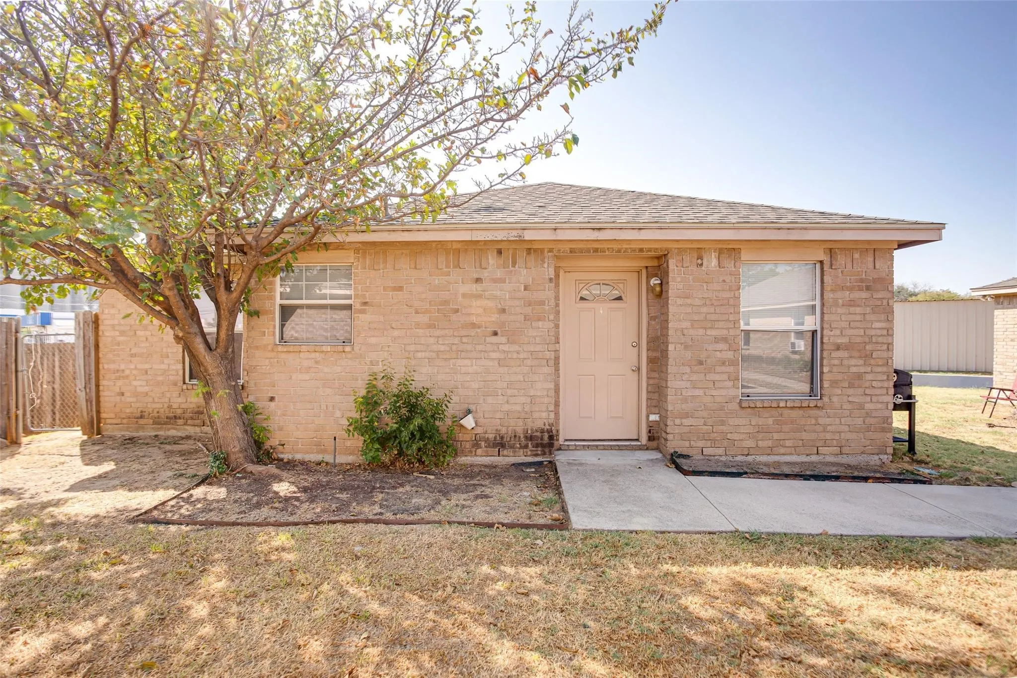 Quadruplex For Sale in Tarrant County , 121 Cambridge Drive, Saginaw, Texas 76179, 10 Bedroom, 8 Bathroom, Garage spaces, 0 Sqft, built in 2003, mls#21308572, Real Estate Agent in Saginaw, Homes For Sale in Tarrant county, Homes For Sale in Saginaw, Realtor in Saginaw Texas, Real Estate Brokerage Independent Realty Texas, Luminita Cordes Realtor