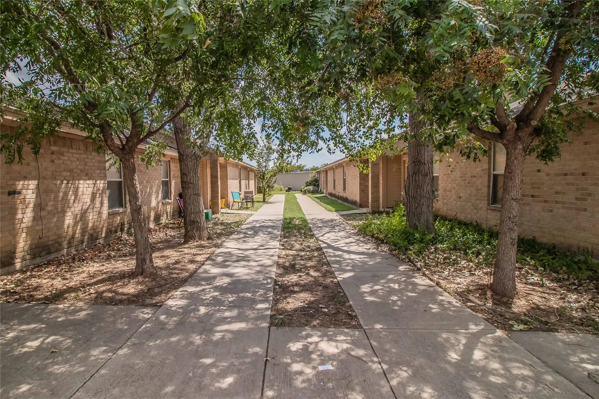 Quadruplex For Sale in Tarrant County , 121 Cambridge Drive, Saginaw, Texas 76179, 10 Bedroom, 8 Bathroom, Garage spaces, 0 Sqft, built in 2003, mls#21308572, Real Estate Agent in Saginaw, Homes For Sale in Tarrant county, Homes For Sale in Saginaw, Realtor in Saginaw Texas, Real Estate Brokerage Independent Realty Texas, Luminita Cordes Realtor