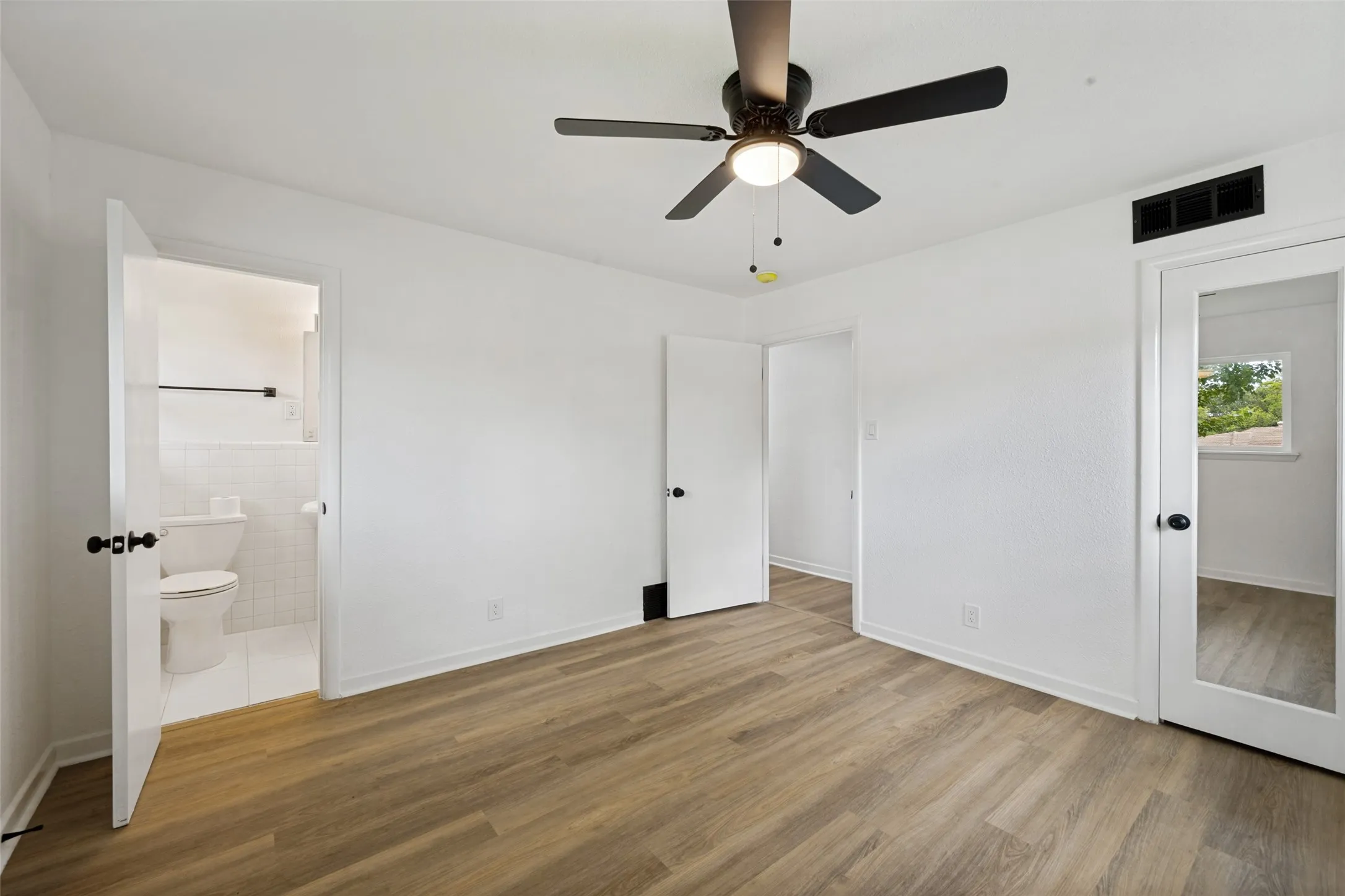Single Family Residence For Sale in Tarrant County , 1112 Karla Drive, Hurst, Texas 76053, 3 Bedroom, 2 Bathroom, 2 Garage spaces, 1,778 Sqft, built in 1958, mls#21304610, Real Estate Agent in Hurst, Homes For Sale in Tarrant county, Homes For Sale in Hurst, Realtor in Hurst Texas, Real Estate Brokerage Independent Realty Texas, Luminita Cordes Realtor