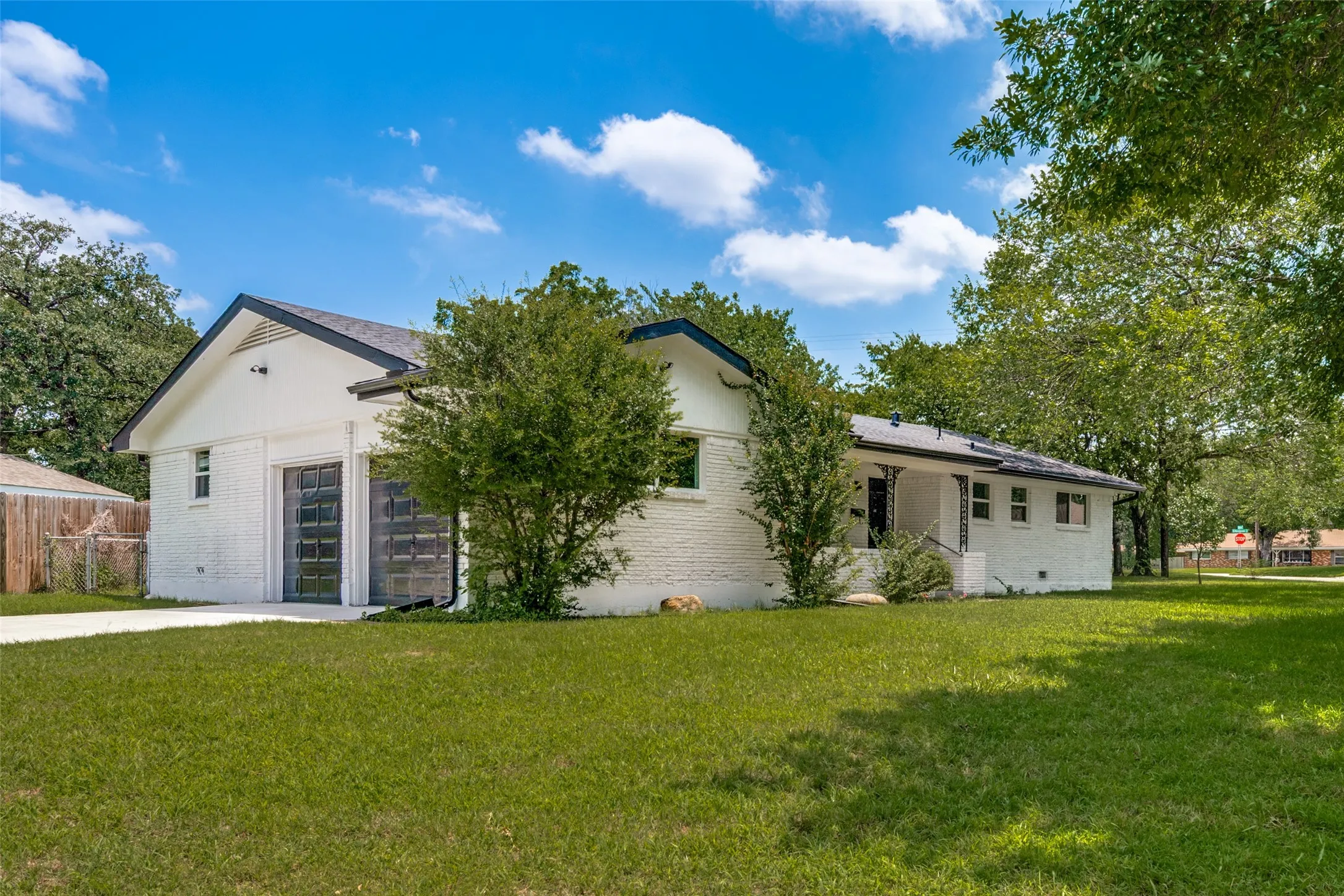 Single Family Residence For Sale in Tarrant County , 1112 Karla Drive, Hurst, Texas 76053, 3 Bedroom, 2 Bathroom, 2 Garage spaces, 1,778 Sqft, built in 1958, mls#21304610, Real Estate Agent in Hurst, Homes For Sale in Tarrant county, Homes For Sale in Hurst, Realtor in Hurst Texas, Real Estate Brokerage Independent Realty Texas, Luminita Cordes Realtor
