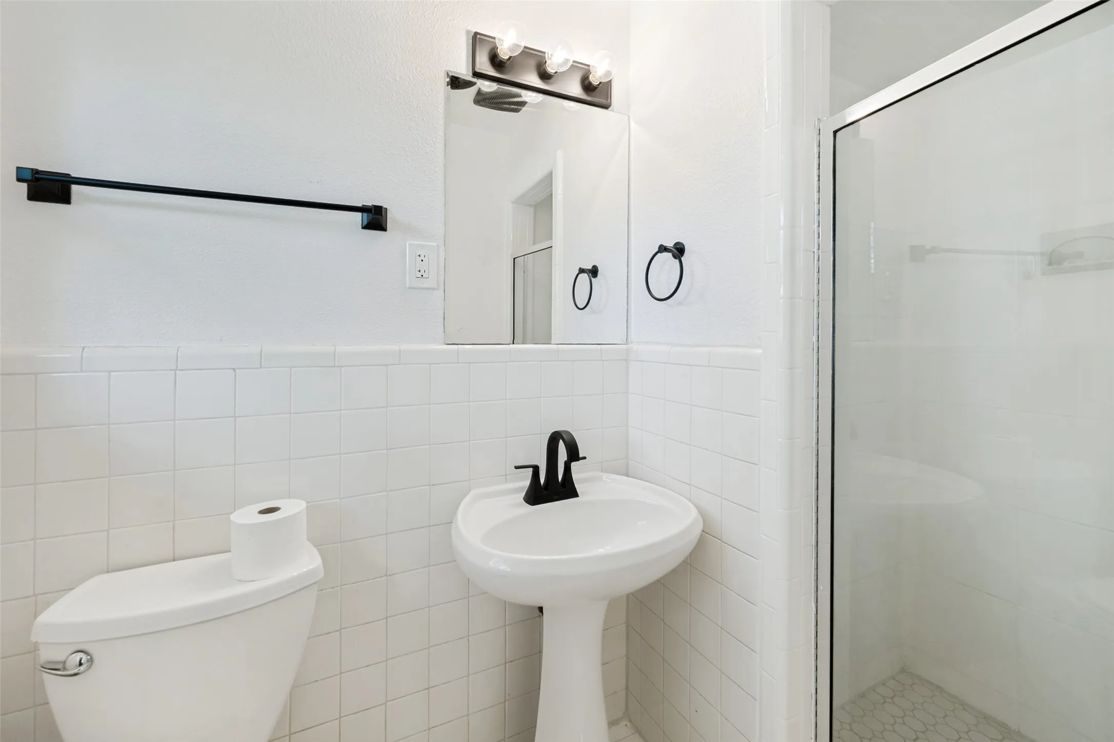 Single Family Residence For Sale in Tarrant County , 1112 Karla Drive, Hurst, Texas 76053, 3 Bedroom, 2 Bathroom, 2 Garage spaces, 1,778 Sqft, built in 1958, mls#21304610, Real Estate Agent in Hurst, Homes For Sale in Tarrant county, Homes For Sale in Hurst, Realtor in Hurst Texas, Real Estate Brokerage Independent Realty Texas, Luminita Cordes Realtor