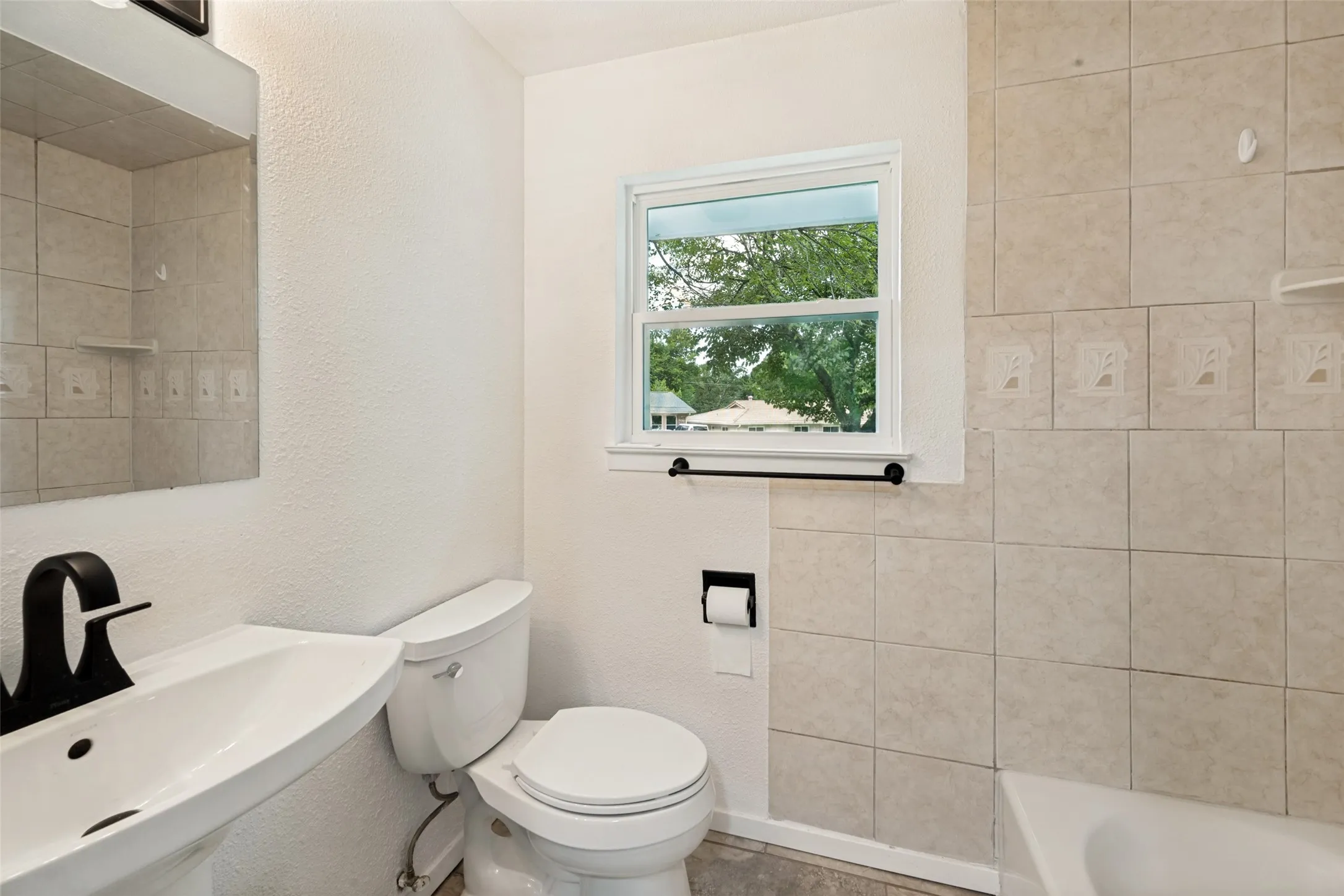 Single Family Residence For Sale in Tarrant County , 1112 Karla Drive, Hurst, Texas 76053, 3 Bedroom, 2 Bathroom, 2 Garage spaces, 1,778 Sqft, built in 1958, mls#21304610, Real Estate Agent in Hurst, Homes For Sale in Tarrant county, Homes For Sale in Hurst, Realtor in Hurst Texas, Real Estate Brokerage Independent Realty Texas, Luminita Cordes Realtor