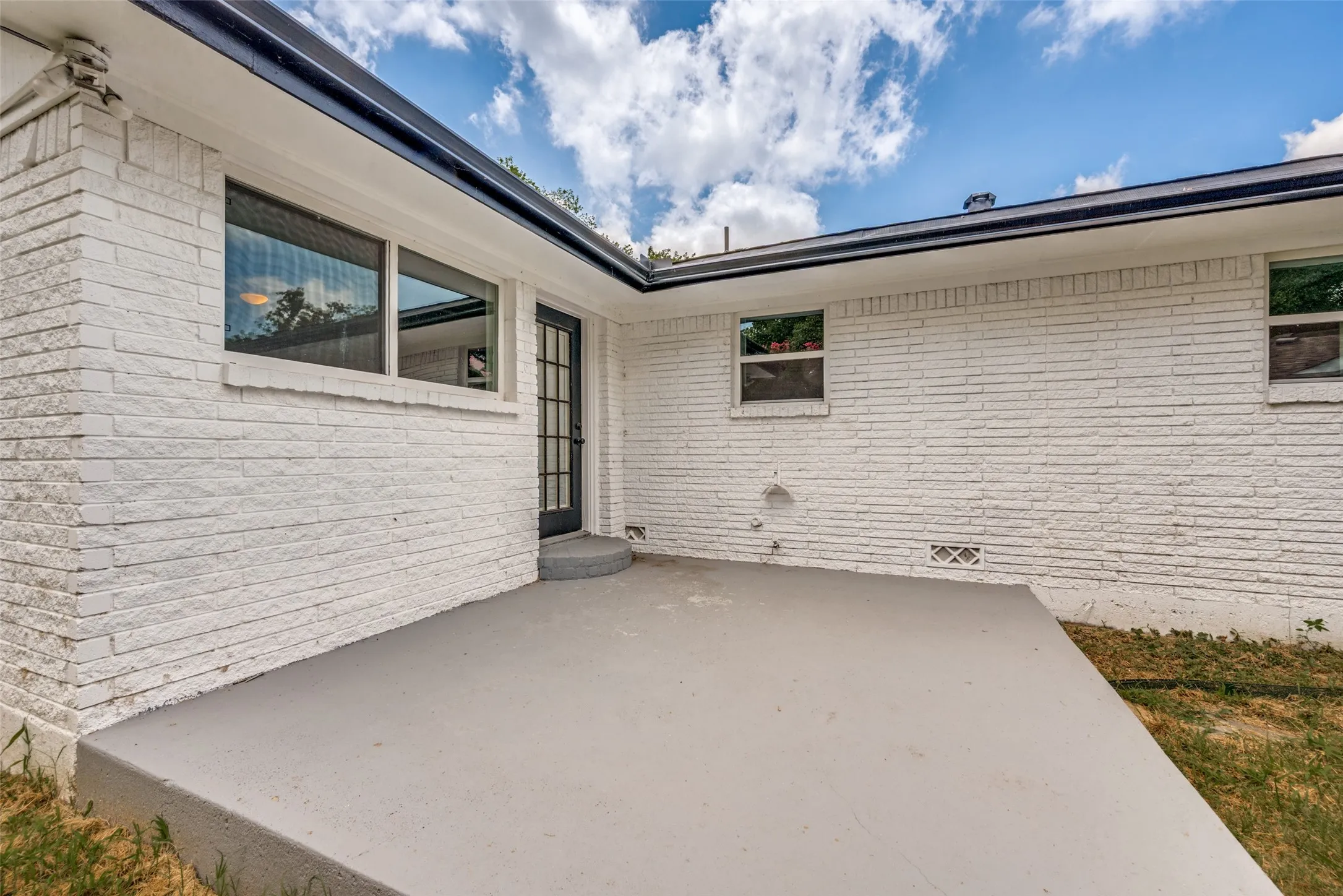 Single Family Residence For Sale in Tarrant County , 1112 Karla Drive, Hurst, Texas 76053, 3 Bedroom, 2 Bathroom, 2 Garage spaces, 1,778 Sqft, built in 1958, mls#21304610, Real Estate Agent in Hurst, Homes For Sale in Tarrant county, Homes For Sale in Hurst, Realtor in Hurst Texas, Real Estate Brokerage Independent Realty Texas, Luminita Cordes Realtor