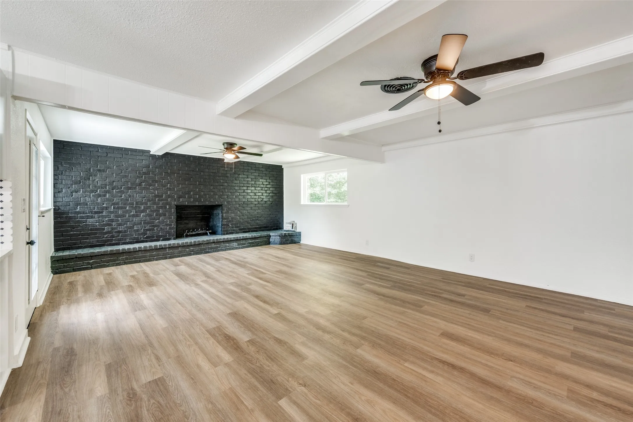 Single Family Residence For Sale in Tarrant County , 1112 Karla Drive, Hurst, Texas 76053, 3 Bedroom, 2 Bathroom, 2 Garage spaces, 1,778 Sqft, built in 1958, mls#21304610, Real Estate Agent in Hurst, Homes For Sale in Tarrant county, Homes For Sale in Hurst, Realtor in Hurst Texas, Real Estate Brokerage Independent Realty Texas, Luminita Cordes Realtor
